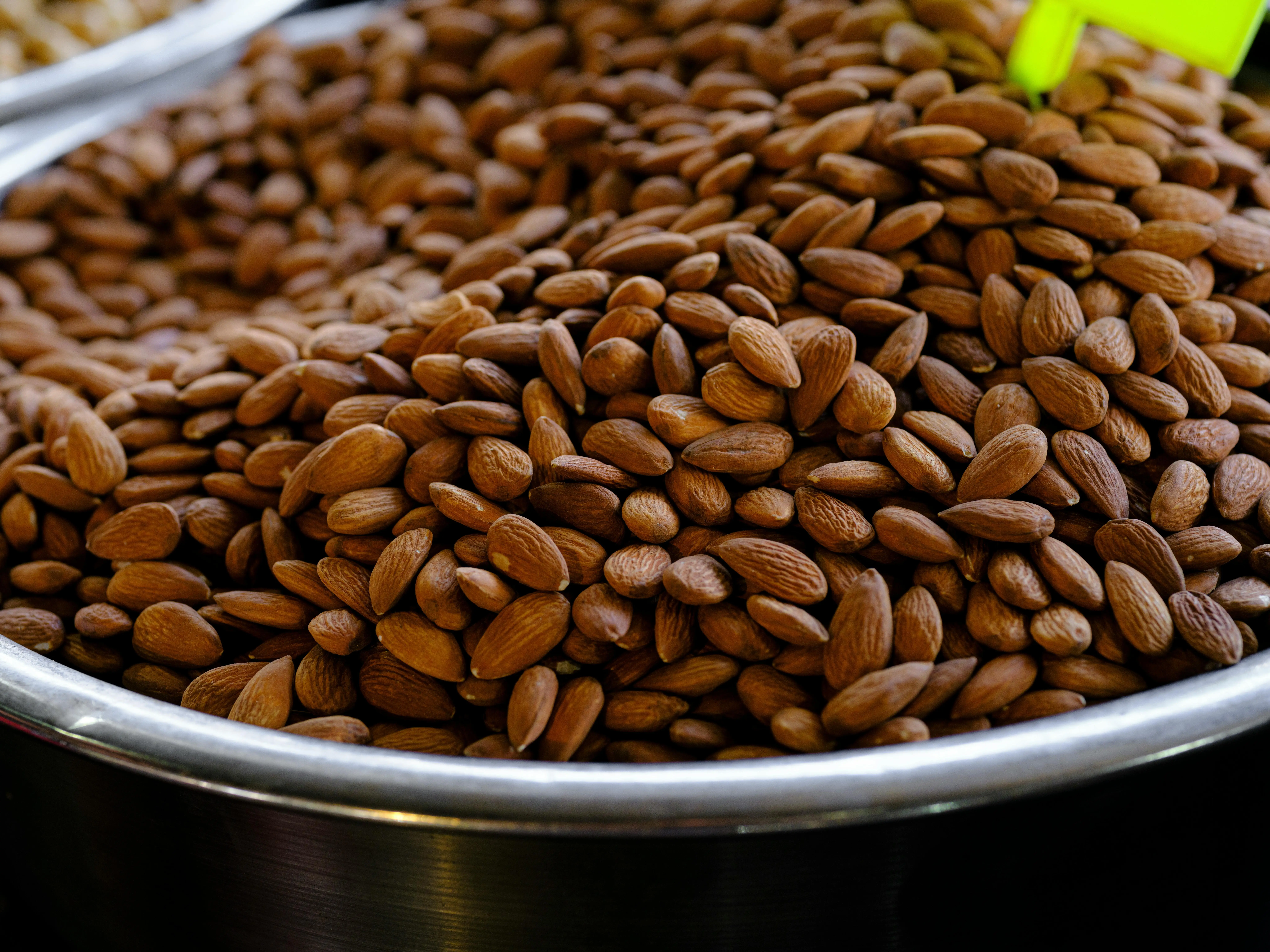 Lebih dari Sekadar Camilan: Filosofi dan Kekuatan Magis Almond dalam Budaya Dunia