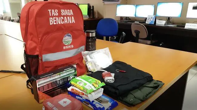 Jangan Tunggu Banjir Datang! Inilah Daftar Barang Wajib di Tas Siaga Bencana yang Harus Anda Siapkan