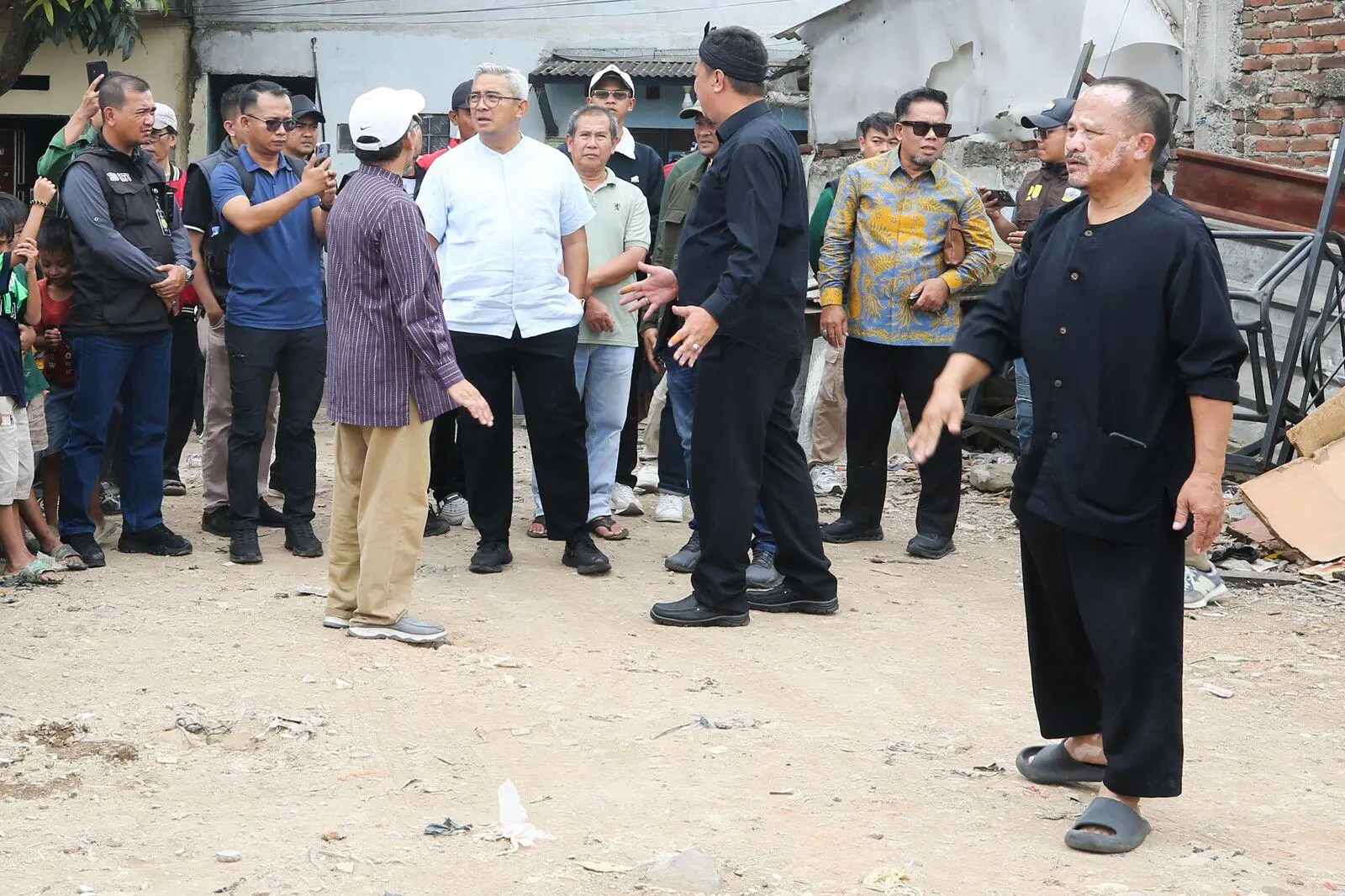 Aksi Nyata Wali Kota Bandung di Cirangrang: Atasi Banjir Hingga Bedah Rumah Warga