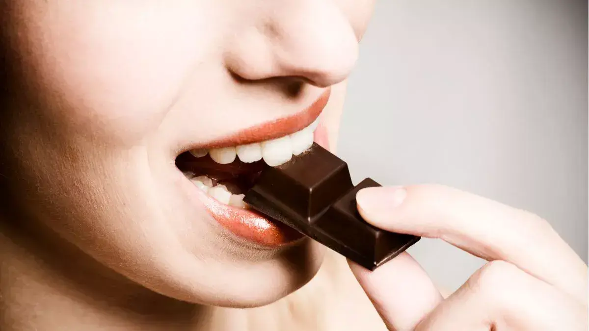 Penggemar Manis Wajib Baca! Alasan Mengapa Cokelat Sering Disalahkan Atas Munculnya Jerawat