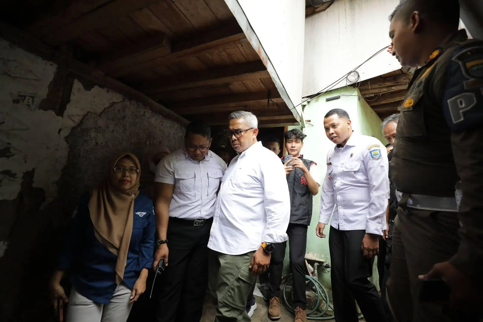 Pemkot Bandung Tata Bantaran Sungai di Cikawao: Perbaikan Pintu Air hingga Tertibkan Bangunan Liar
