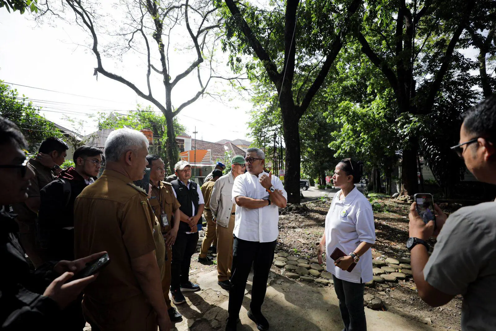 Wali Kota Bandung Ingatkan Prosedur Keamanan Pemangkasan Pohon dan Mitigasi Bencana di Pemukiman