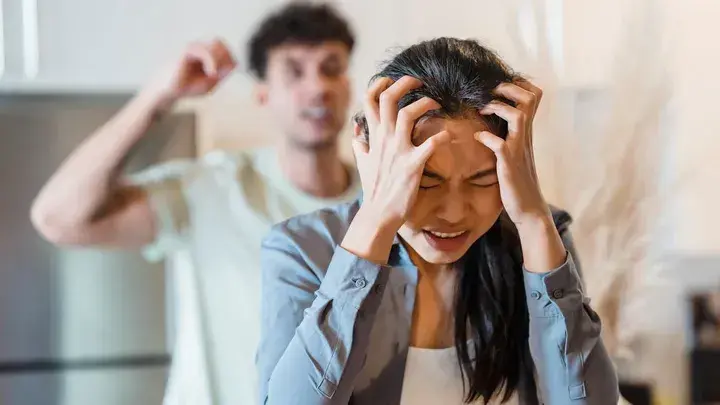 Hubungan dengan Pasangan NPD, Mengapa Terasa Melelahkan Secara Emosional