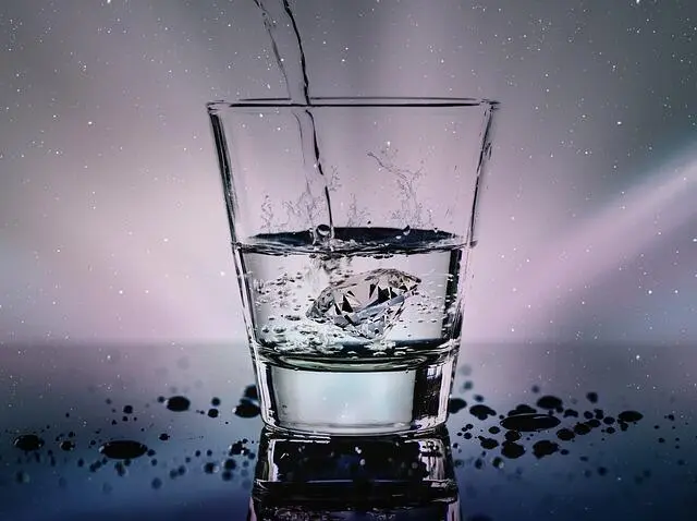 Dinamika Suhu: Bagaimana Minum Air Panas dan Dingin Mempengaruhi Ritme Pencernaan Anda