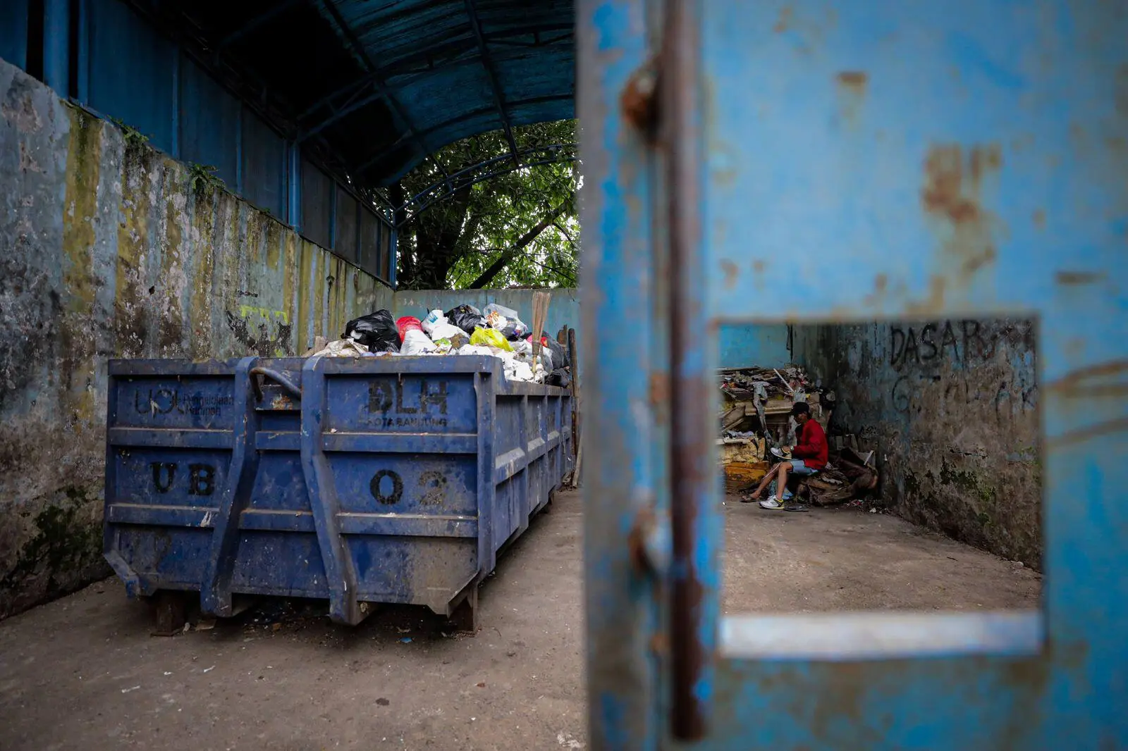 Krisis Sampah Bandung: Strategi Wali Kota Farhan Rekrut 1.500 Petugas RW