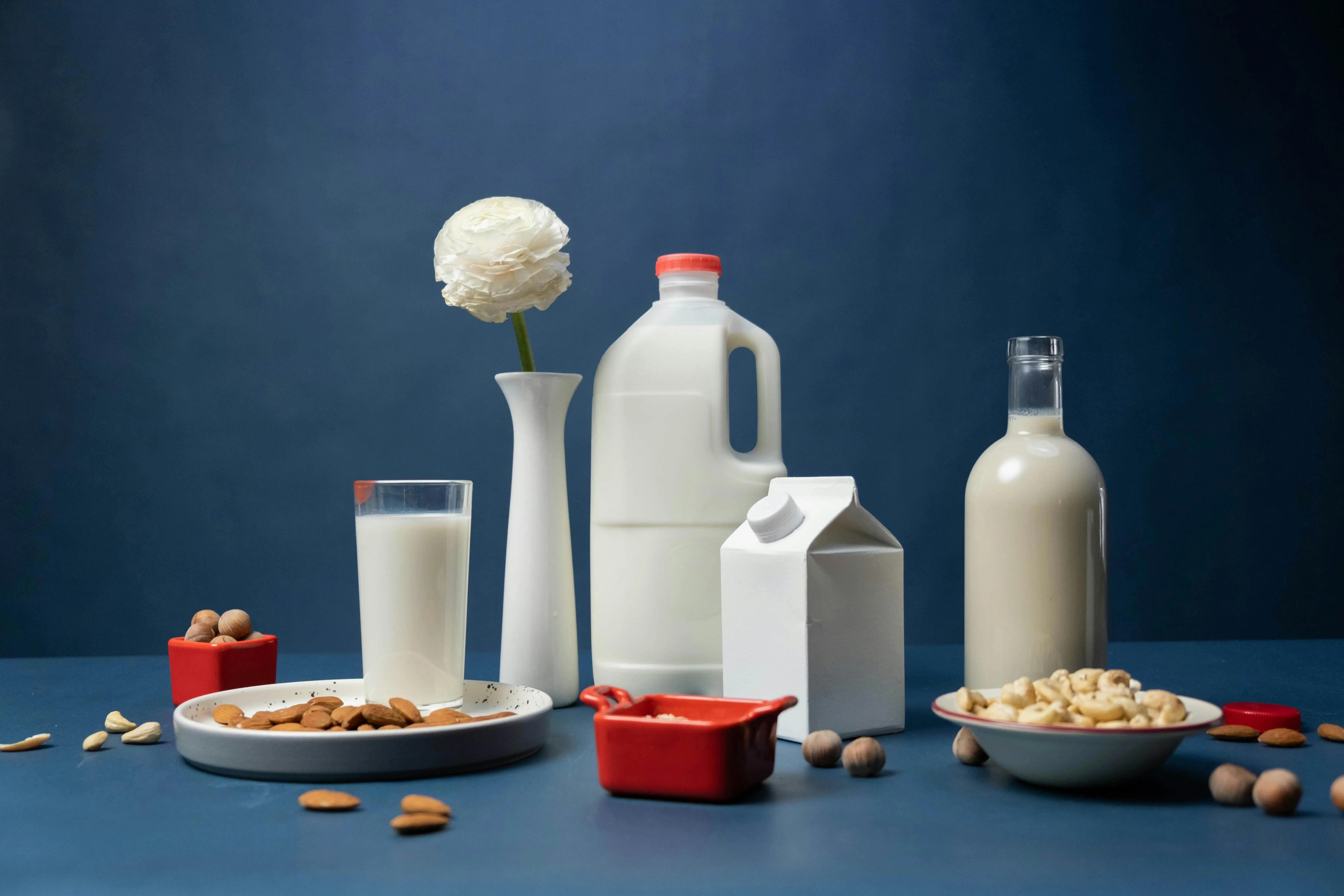 Susu Almond vs Susu Sapi: Mana yang Benar-benar Lebih Unggul bagi Kesehatan?