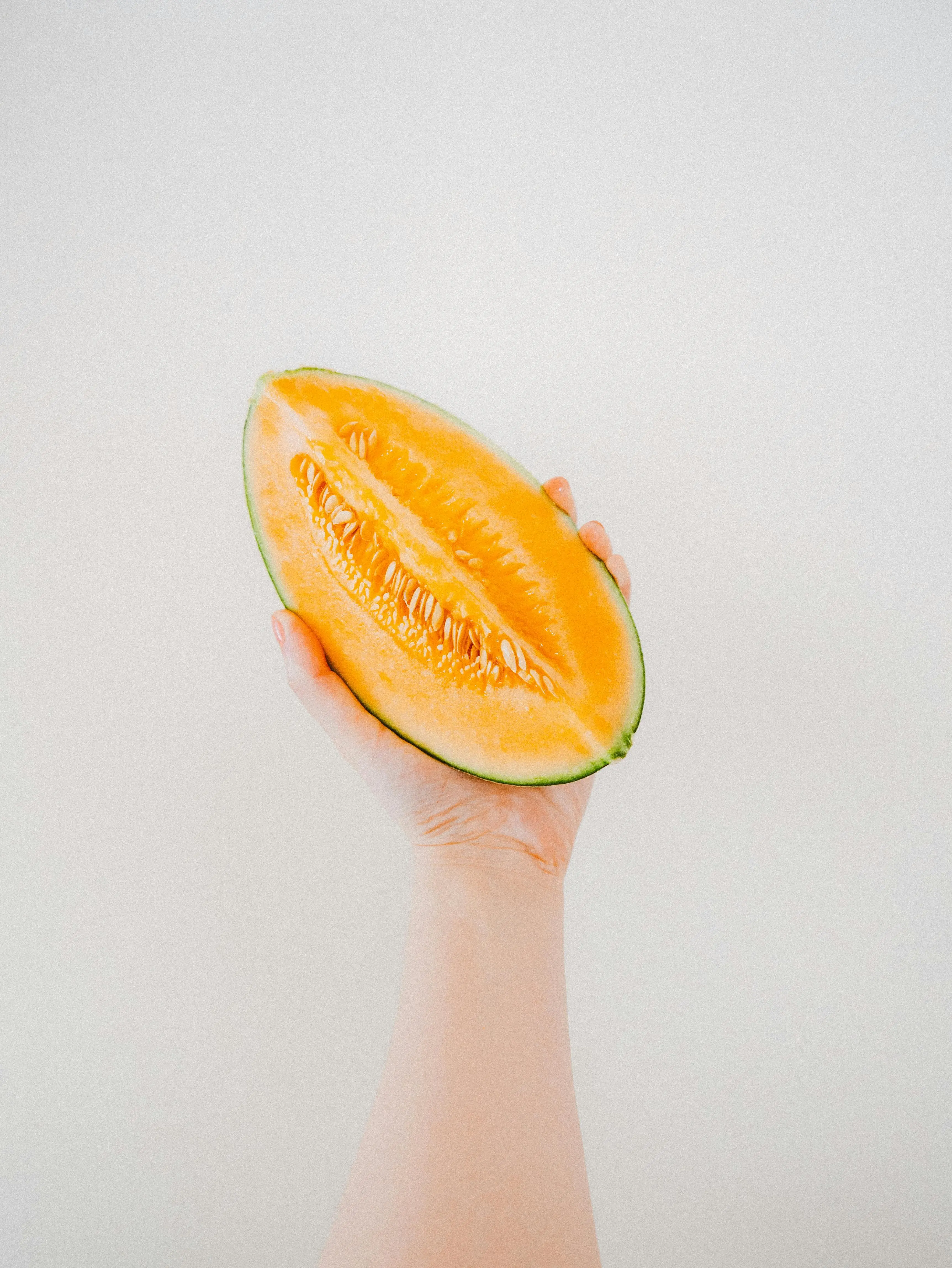 Menilik Manfaat Melon: Pilihan Cerdas Camilan Rendah Kalori untuk Hidup Sehat