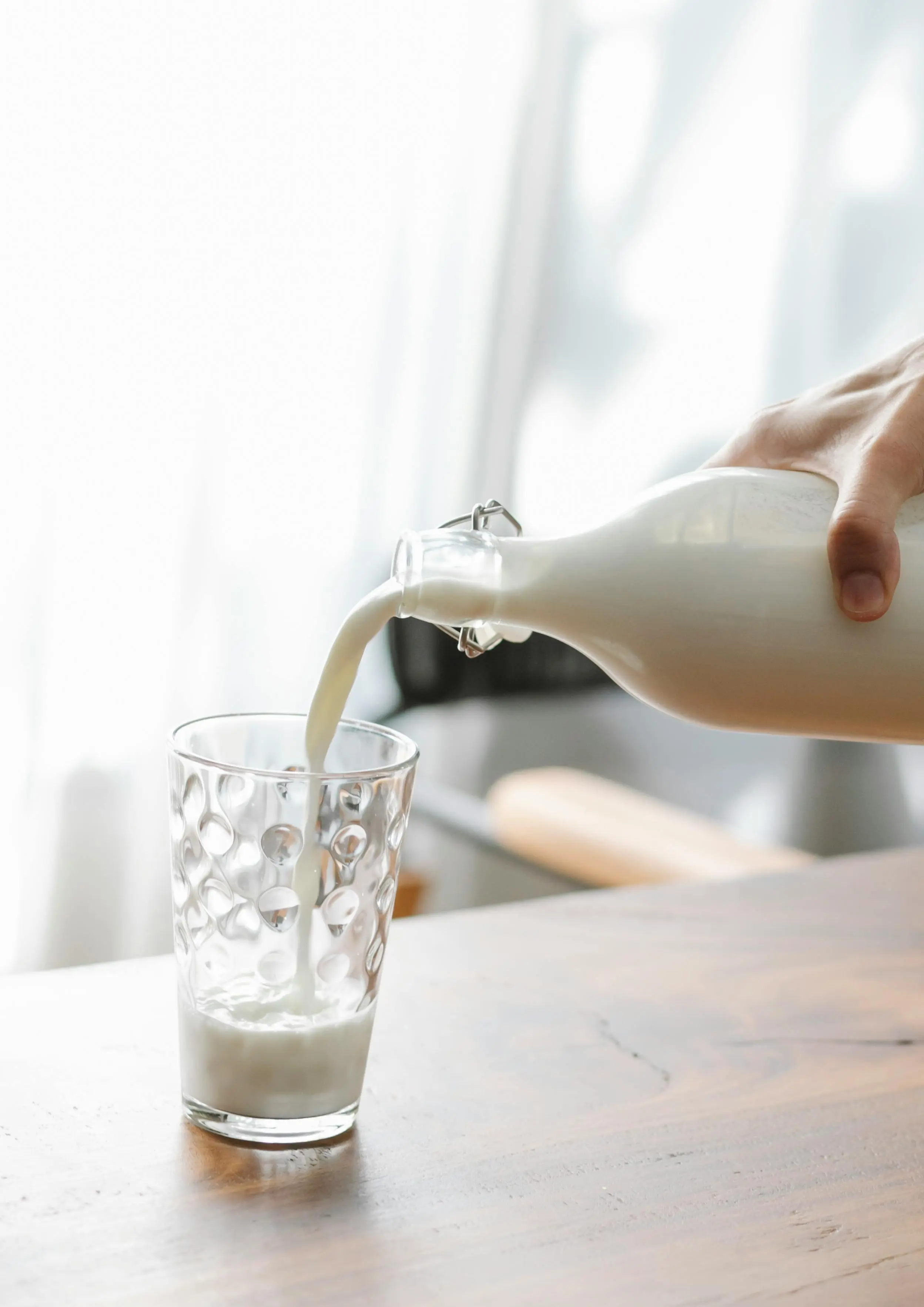 Peran Vital Susu dalam Manajemen Osteoporosis: Panduan Nutrisi Berbasis Data IOF