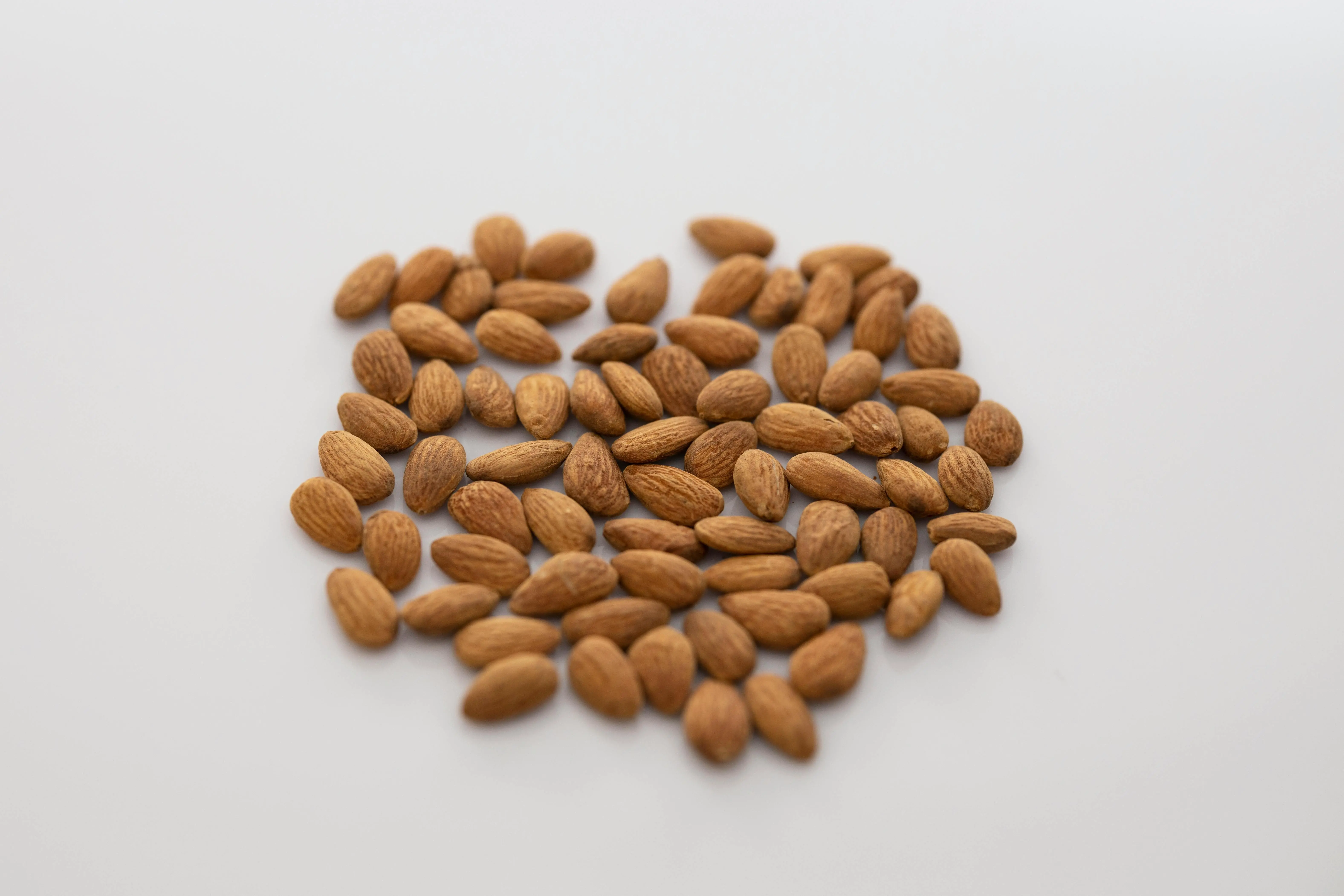 Rahasia Kecil untuk Pinggang Ramping: Mengapa Almond Adalah Sahabat Diet Anda
