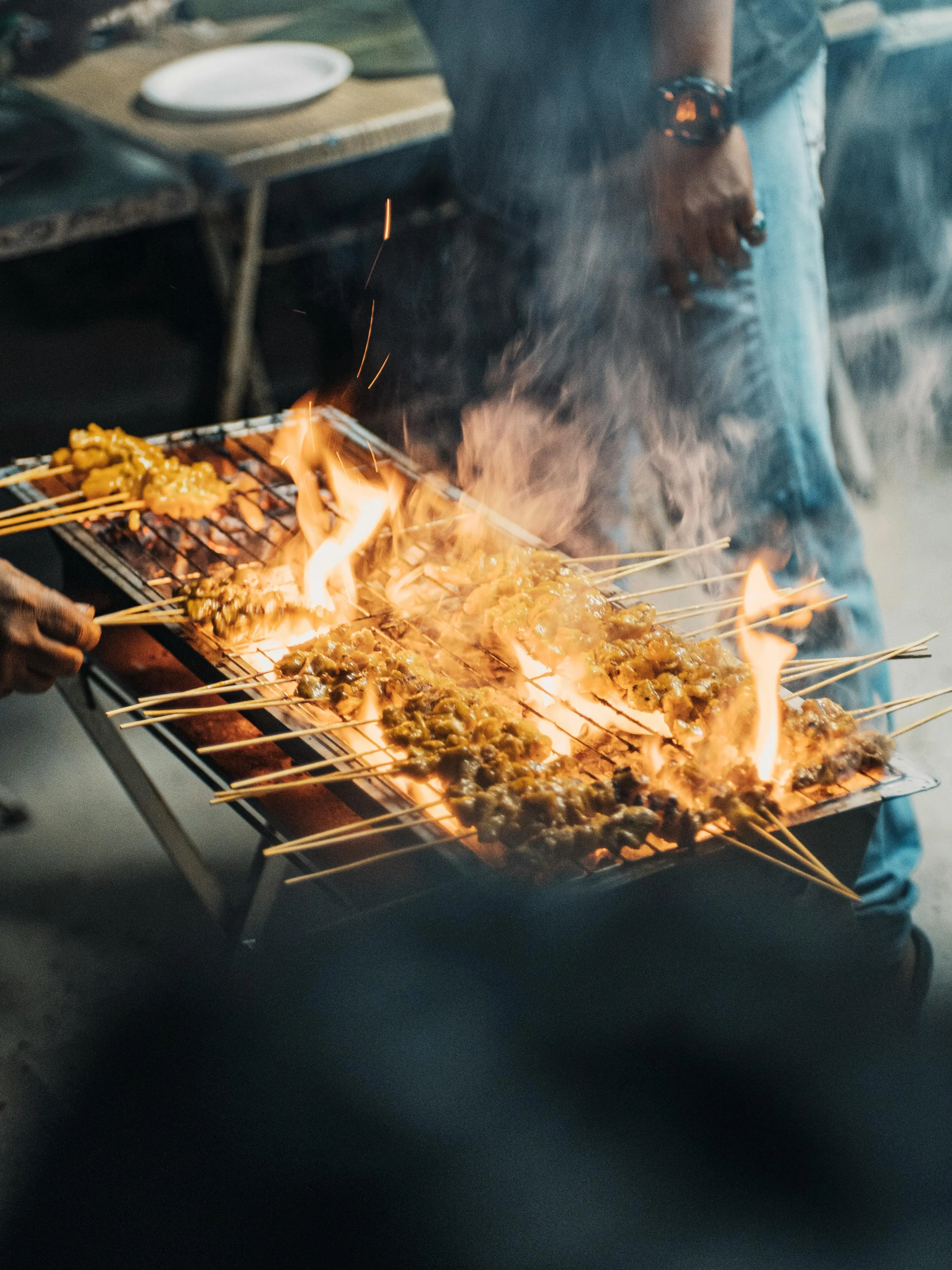 Hobi Makan Sate? Inilah Trik Bakar Daging yang Aman dari Risiko Karsinogen