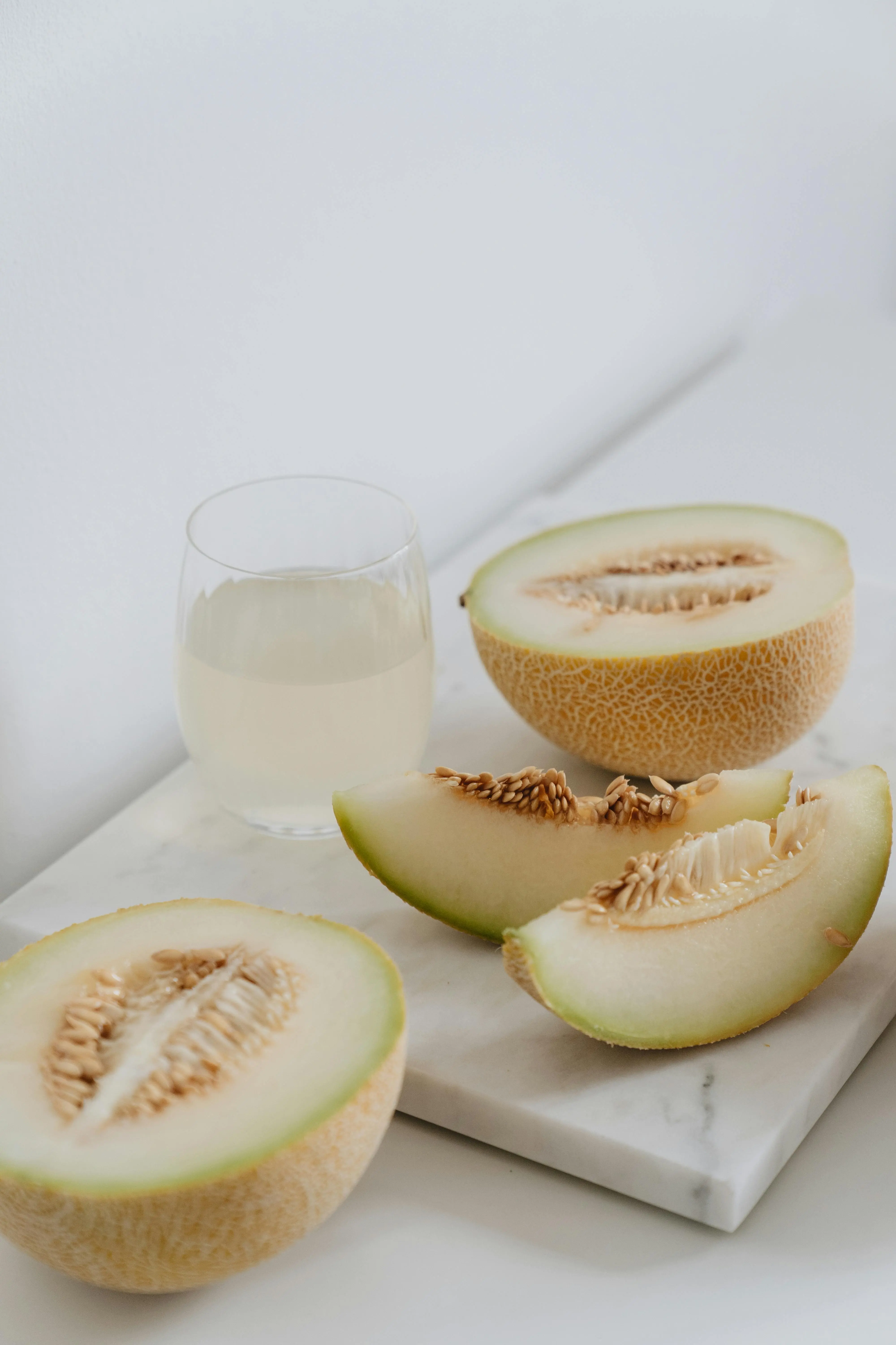 Rahasia di Balik Potongan Melon: Kenapa Buah Utuh Jauh Lebih Unggul dari Versi Olahan?