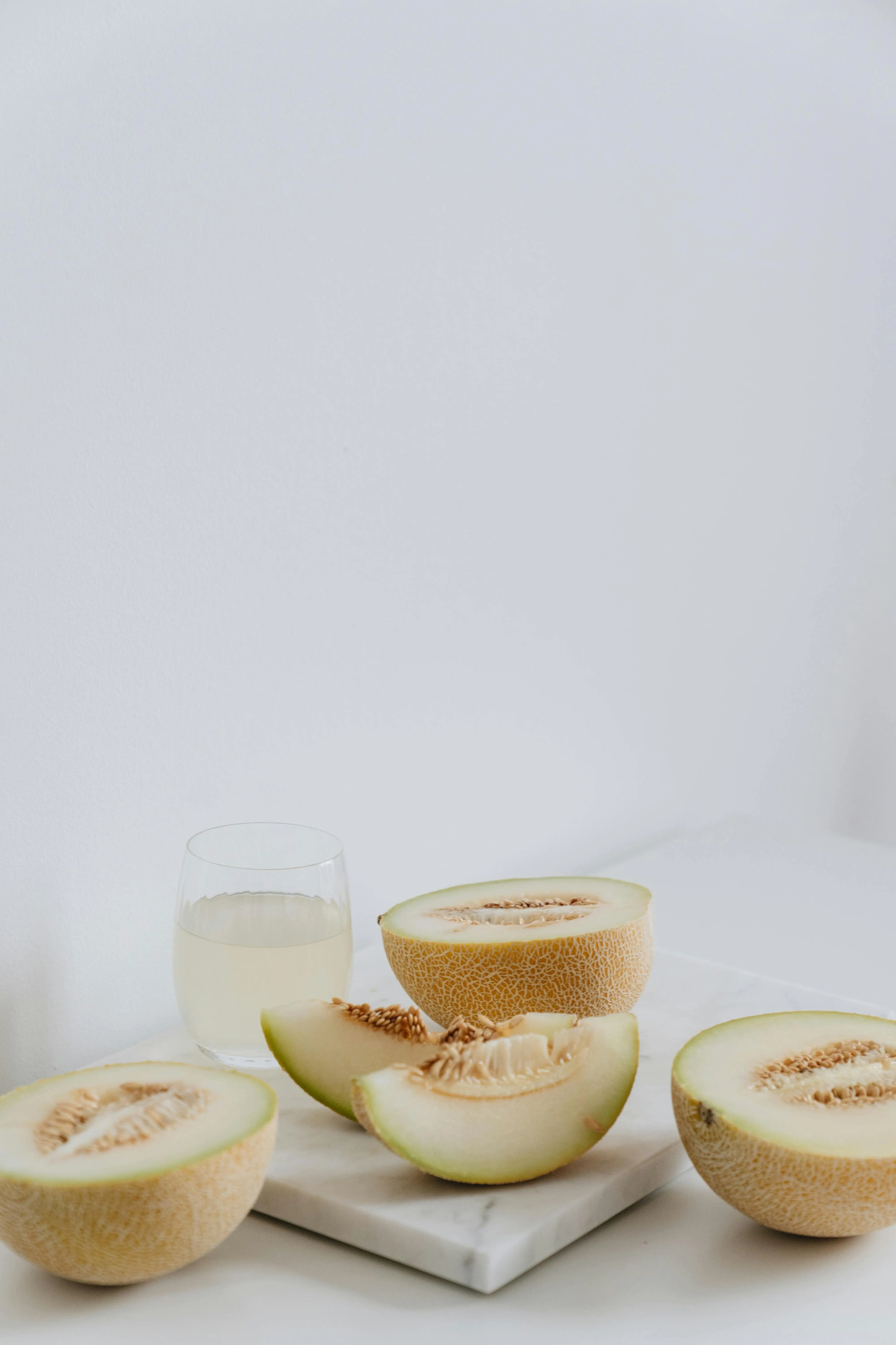 Jangan Cuma Dipotong! Ini Cara Terbaik Mengonsumsi Melon Agar Vitaminnya Tak Terbuang Percuma