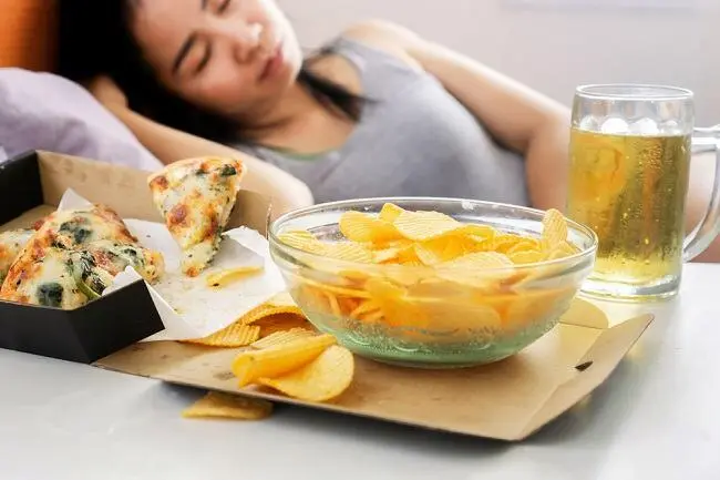 Tidur Setelah Makan Disebut Bikin Perut Buncit, Mitos atau Fakta?
