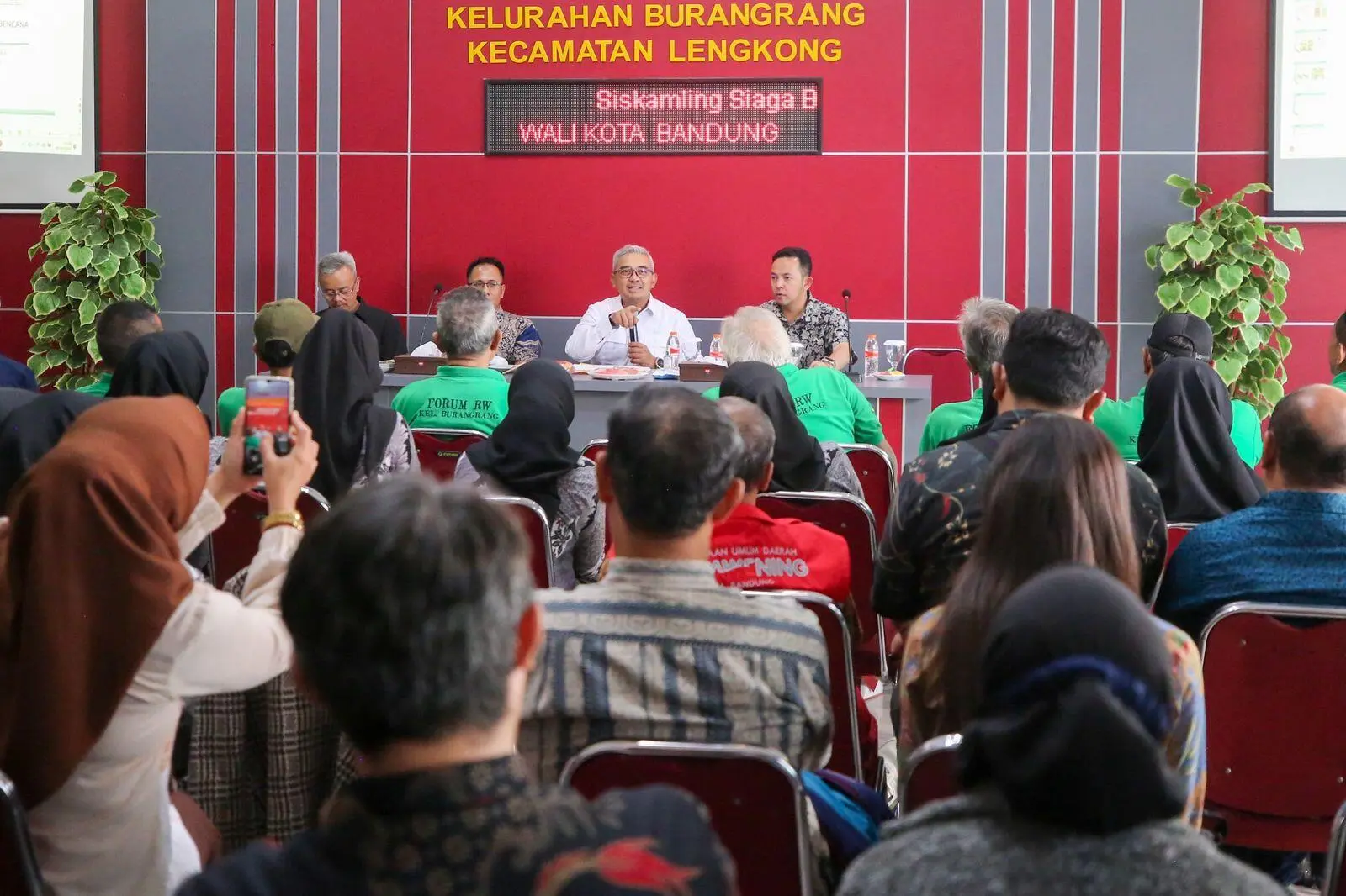 Membangun Bandung dari Kampung: Wali Kota Farhan Kawal Prakarsa RW di Burangrang