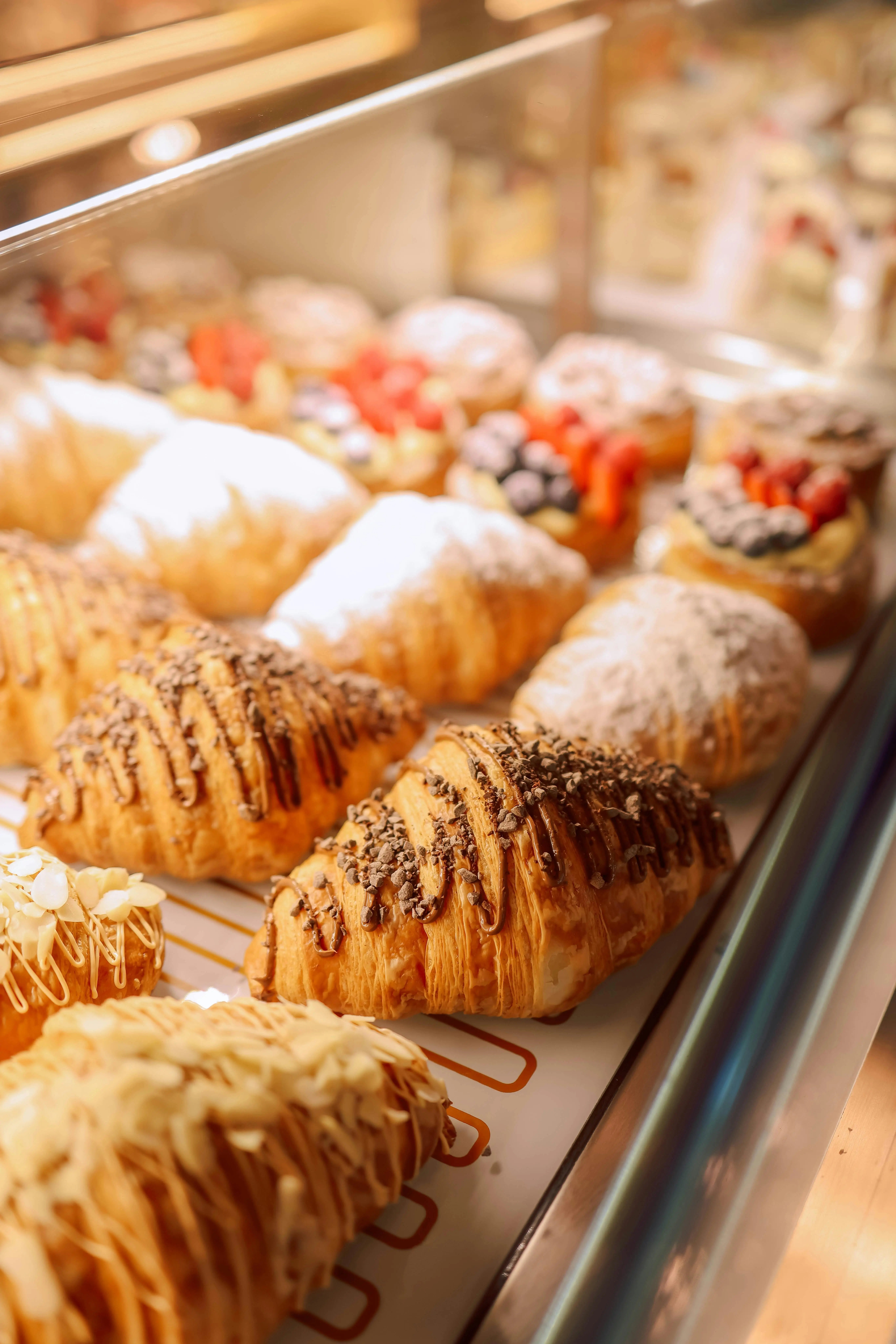 Kenali 5 Jenis Croissant Populer: Dari Si Klasik yang Renyah hingga Tren Viral yang Lumer