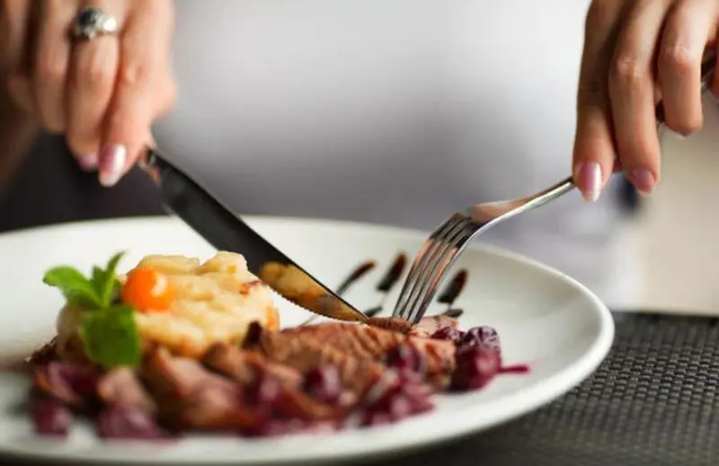 Berbeda dari Indonesia, Ini Kebiasaan Makan yang Dianggap Normal di Luar Negeri