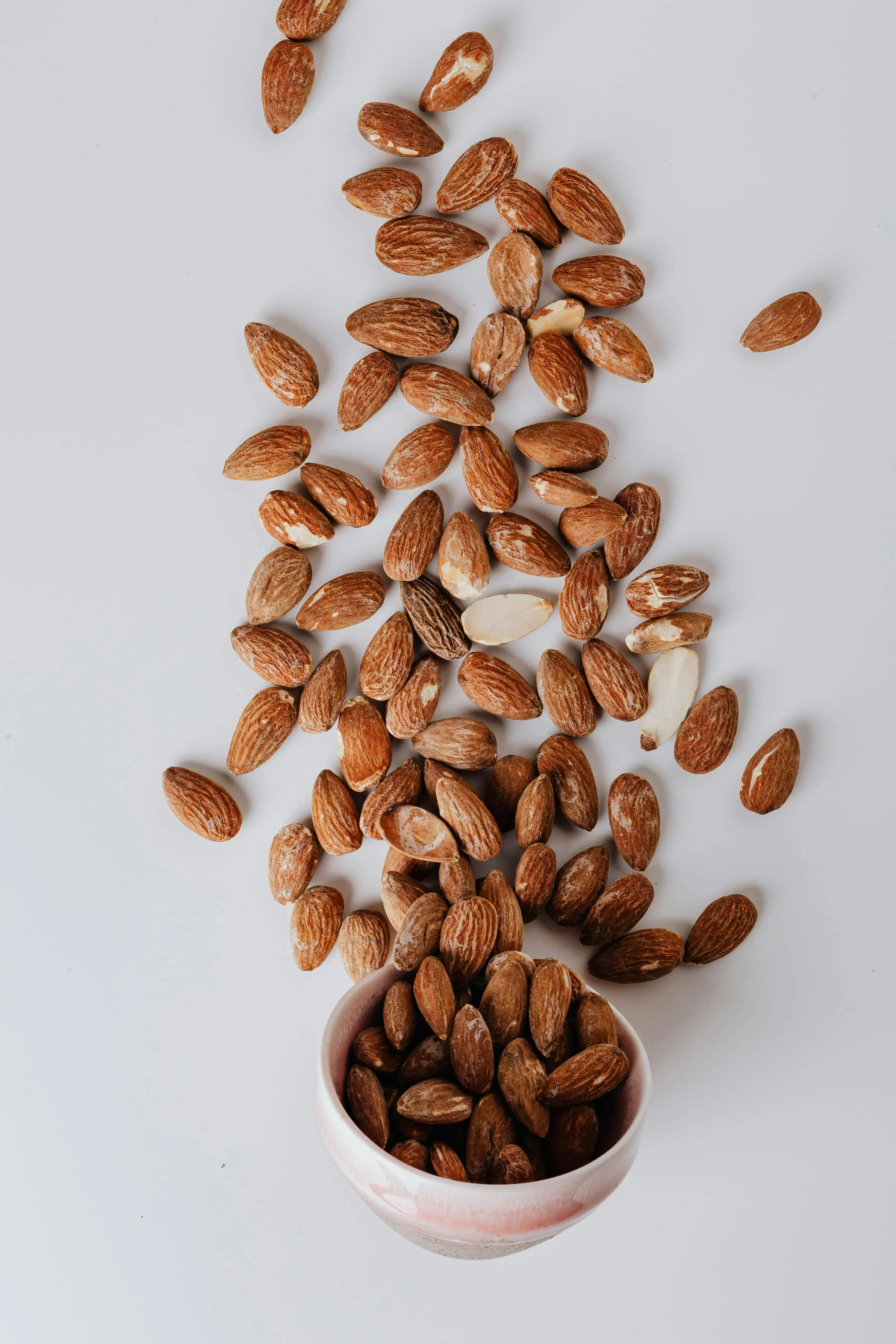 Hati-hati, Ini 5 Efek Samping Konsumsi Kacang Almond Berlebihan bagi Tubuh