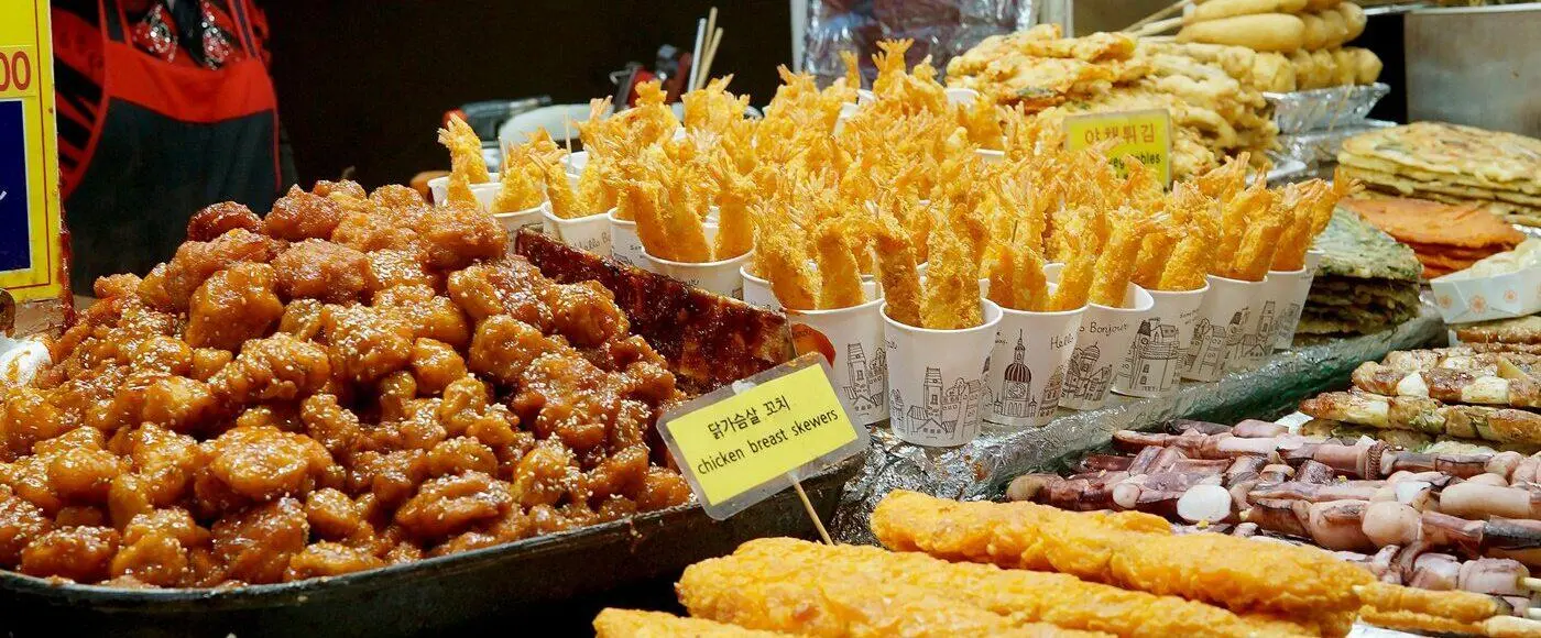 Biar Tetap Sehat Saat Liburan, Ini Tips Aman Coba Street Food di Luar Negeri