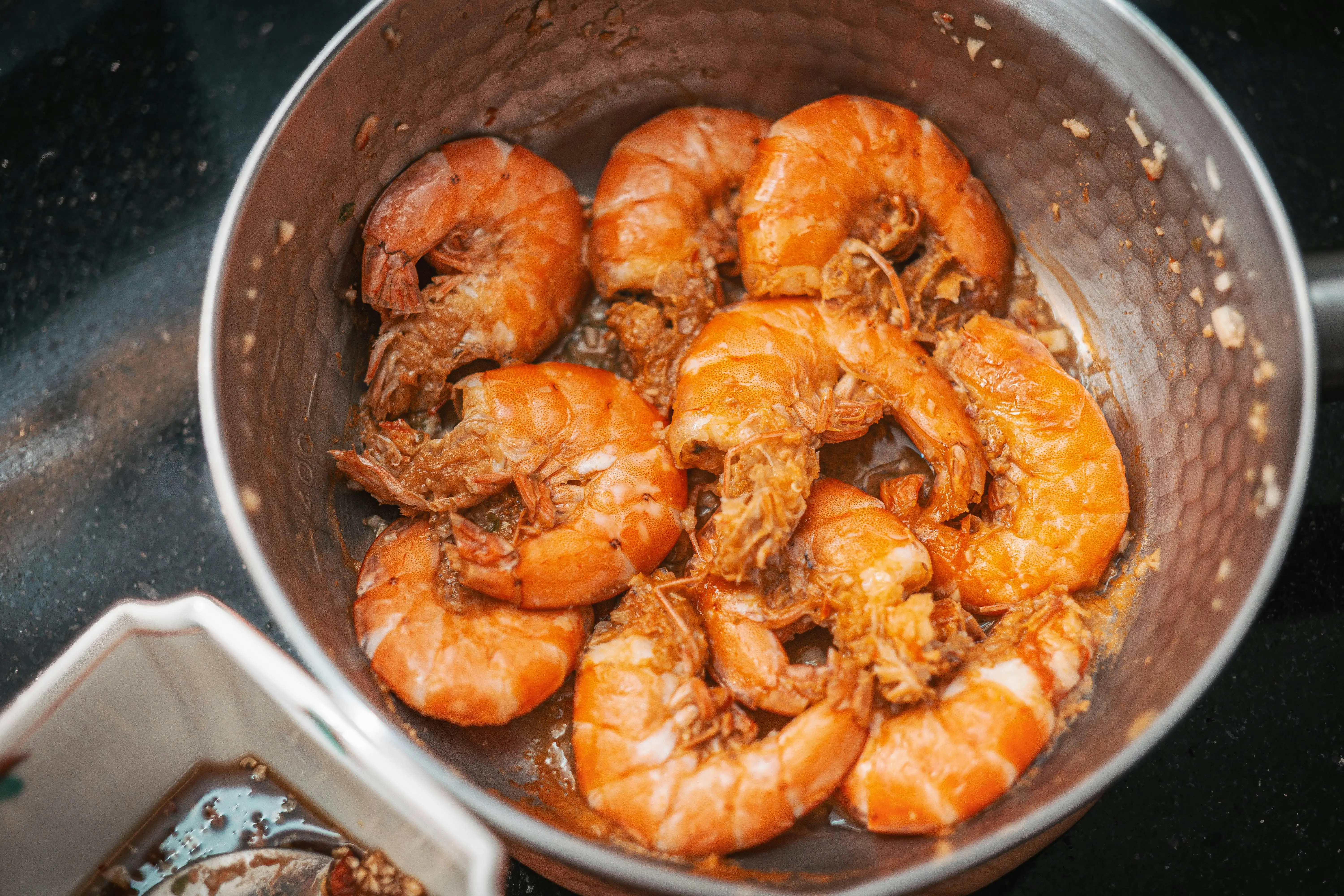 Bukan Sihir, Inilah Alasan Ilmiah di Balik Perubahan Warna Udang jadi Merah Ketika di Masak