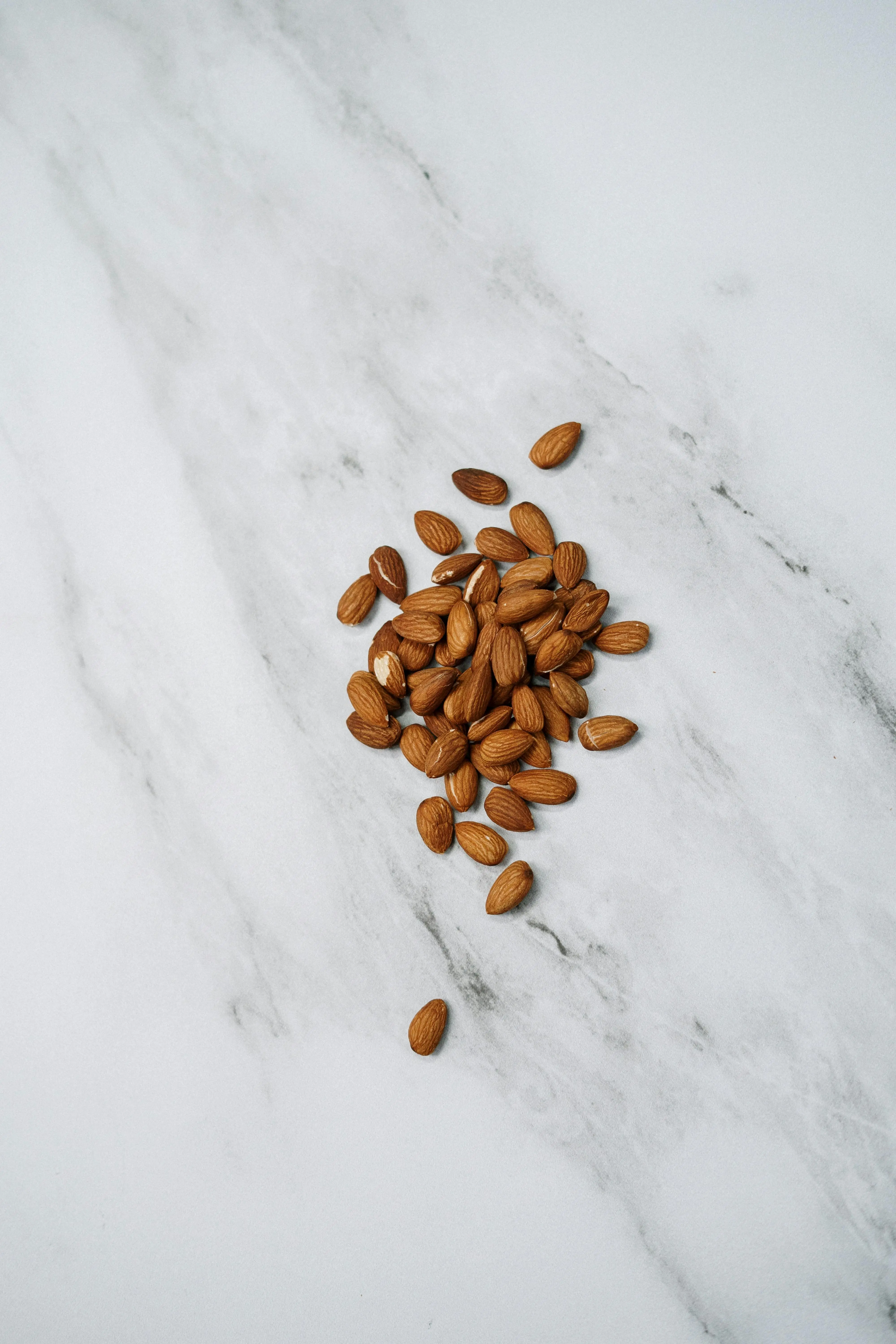 Bukan Sekadar Camilan, Kenali Manfaat Kacang Almond untuk Jantung dan Kolesterol