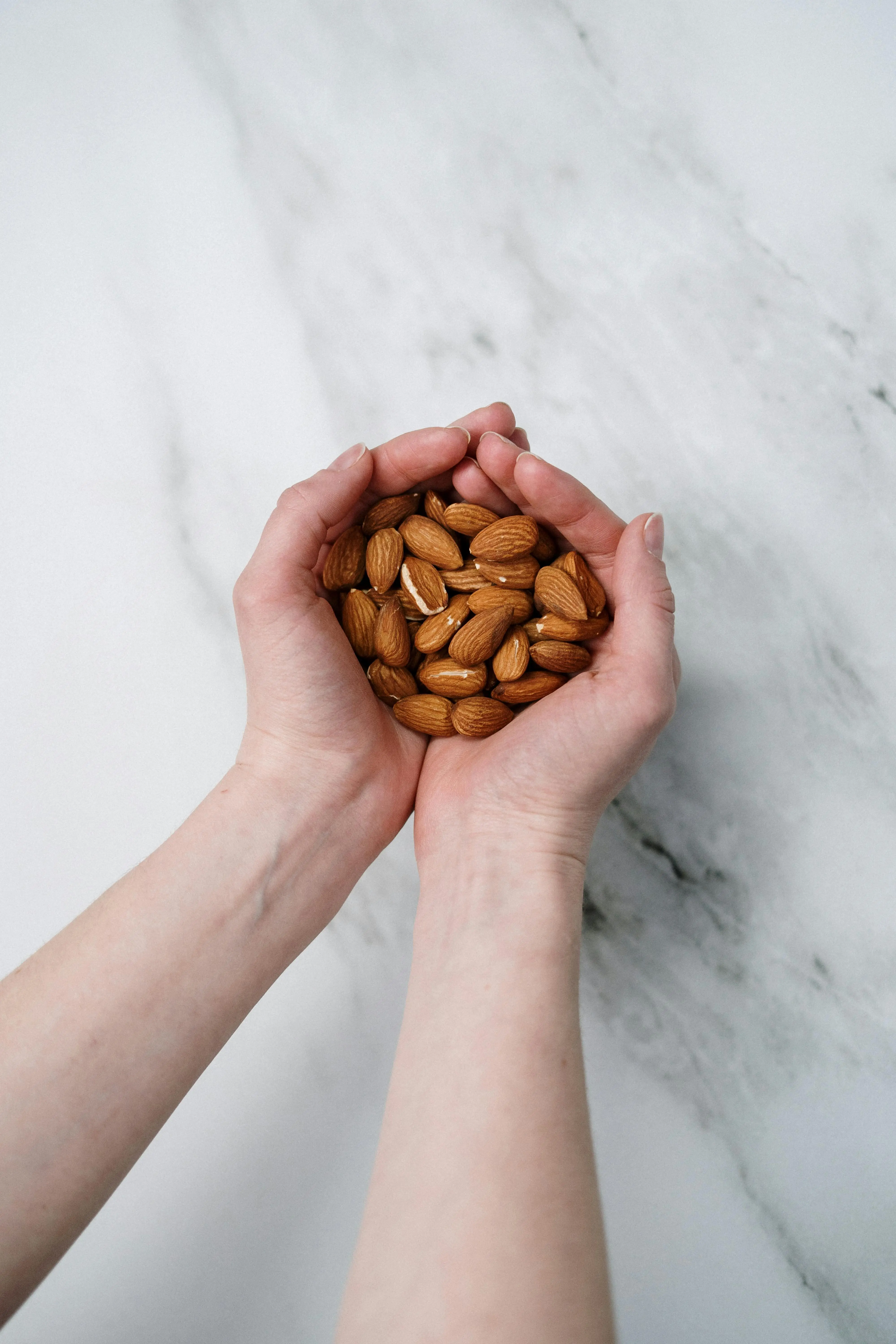 Kekuatan Segenggam Almond: Investasi Murah untuk Jantung Sehat Masa Depan