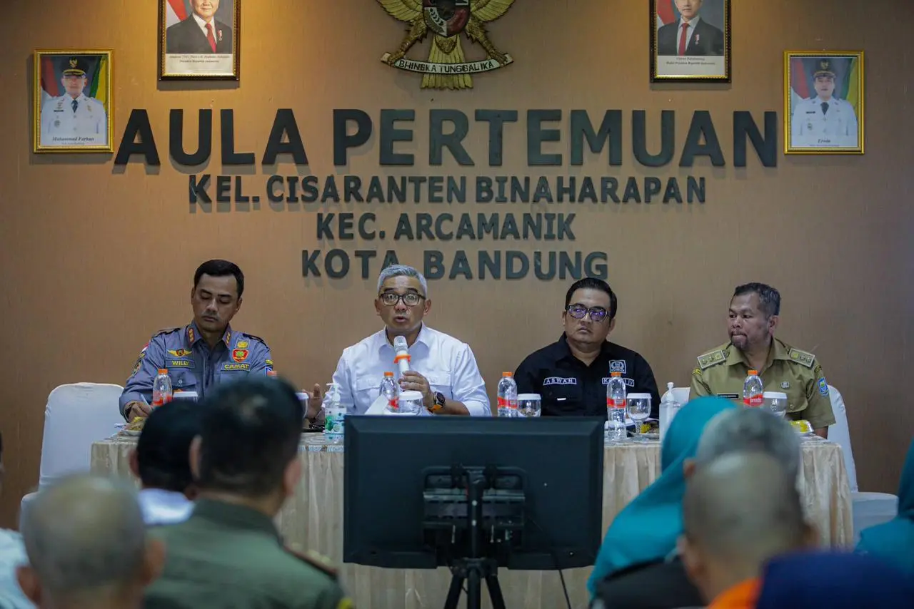 Siskamling Siaga Bencana ke-64: Wali Kota Bandung Fokus Benahi Drainase Cisaranten Bina Harapan