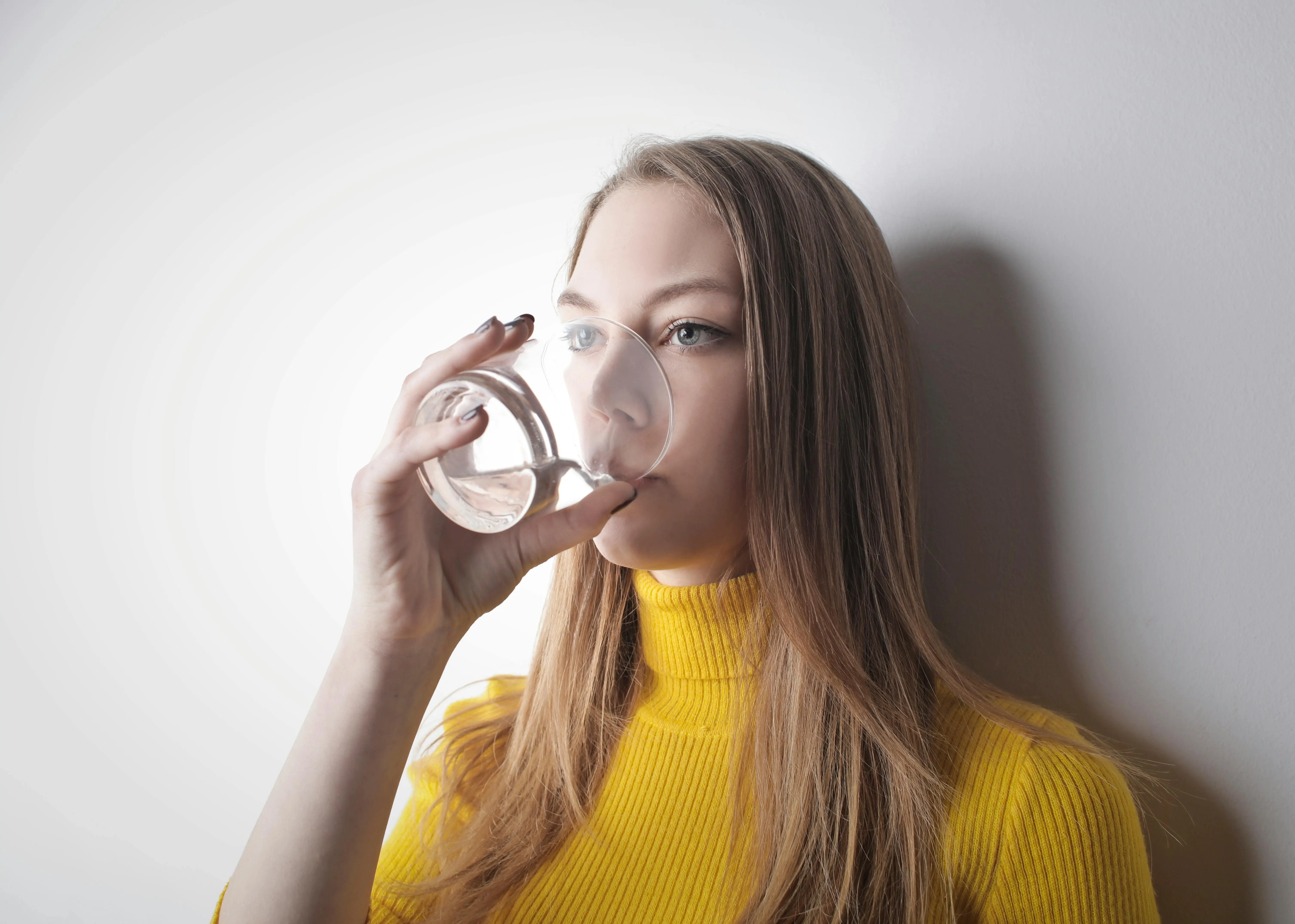 Minum Air Hangat Ternyata Pengaruhi Penyerapan Nutrisi, Begini Penjelasan Medisnya