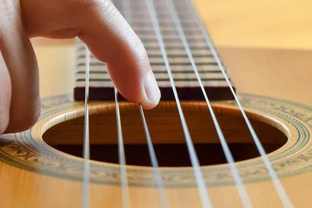 Tips Memilih dan Merawat Senar Gitar Terbaik, Simak Penjelasanya