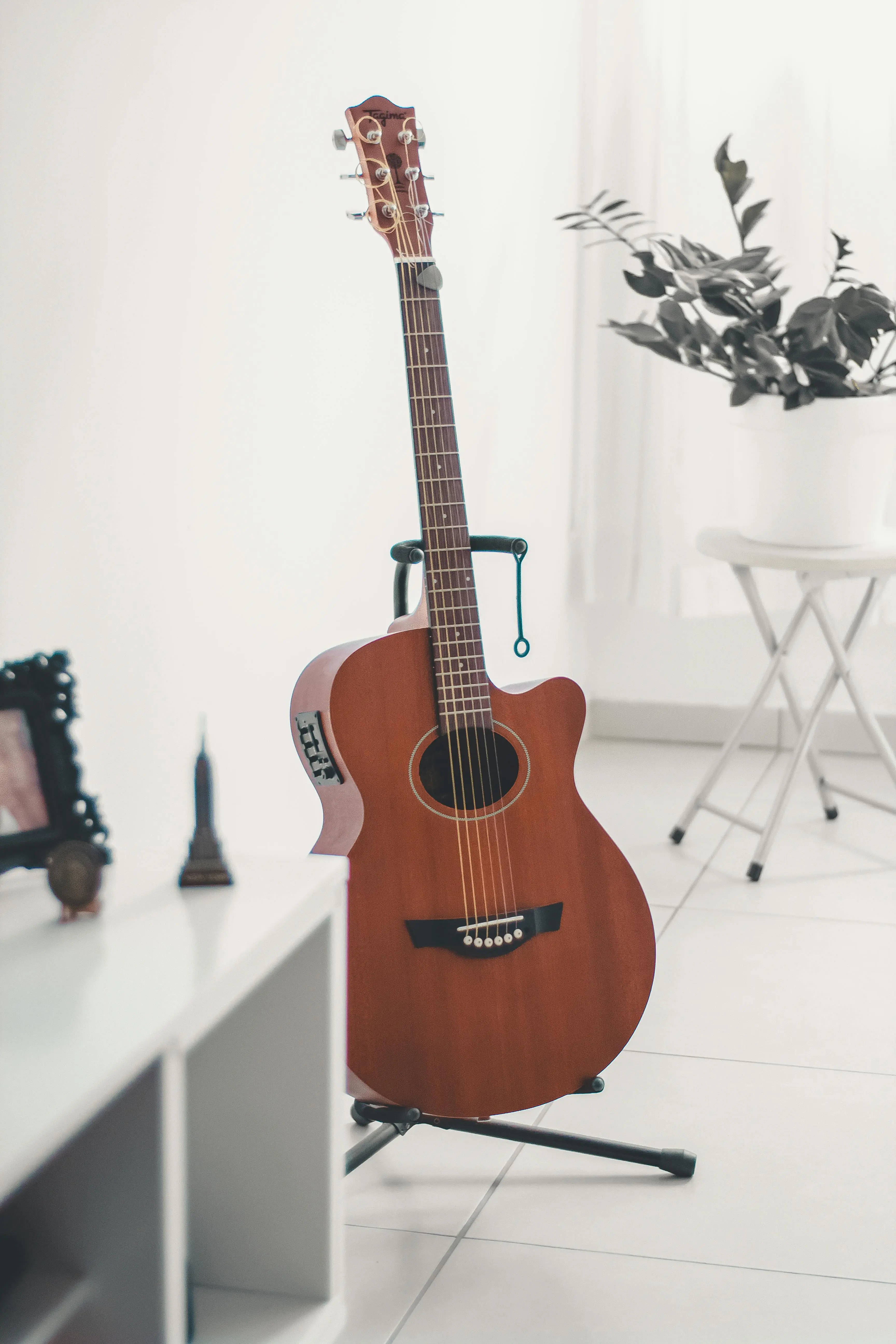 Inilah Beberapa Hal yang Perlu Diketahui Mengenai Gitar Akustik