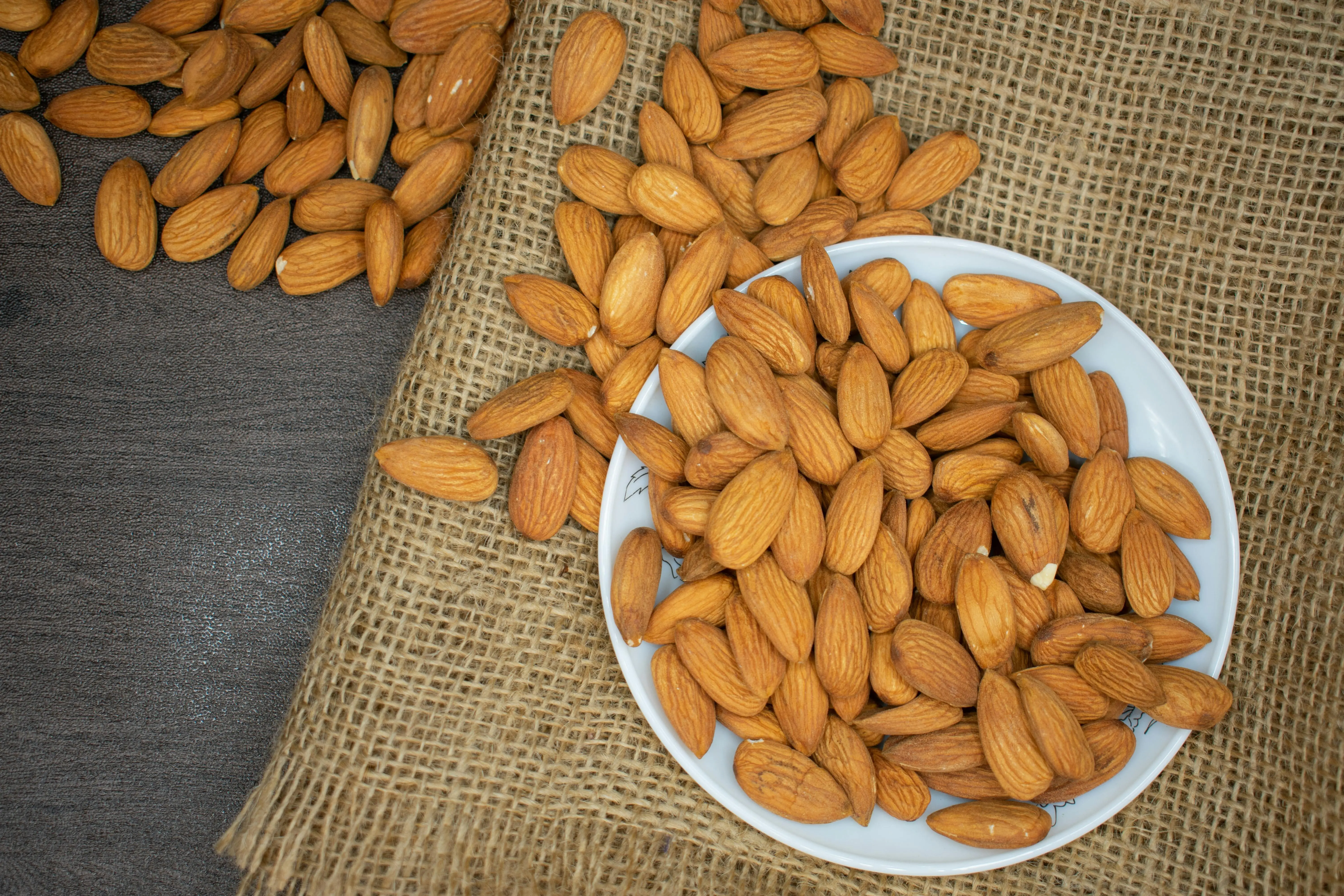 Bongkar Kandungan Gizi Almond Menurut Data USDA: Benarkah Superfood Terbaik?