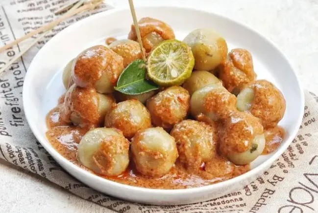 Sejarah Cilok: Dari Jajanan Sekolah Hingga Ikon Kuliner Bandung