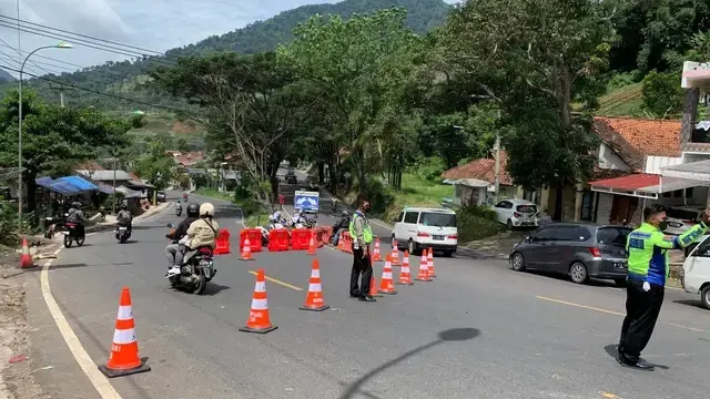 Pantauan Lalu Lintas Garut: Titik Sigobing Mulai Padat, Polisi Siapkan Skema One Way Untuk Urai Arus Balik