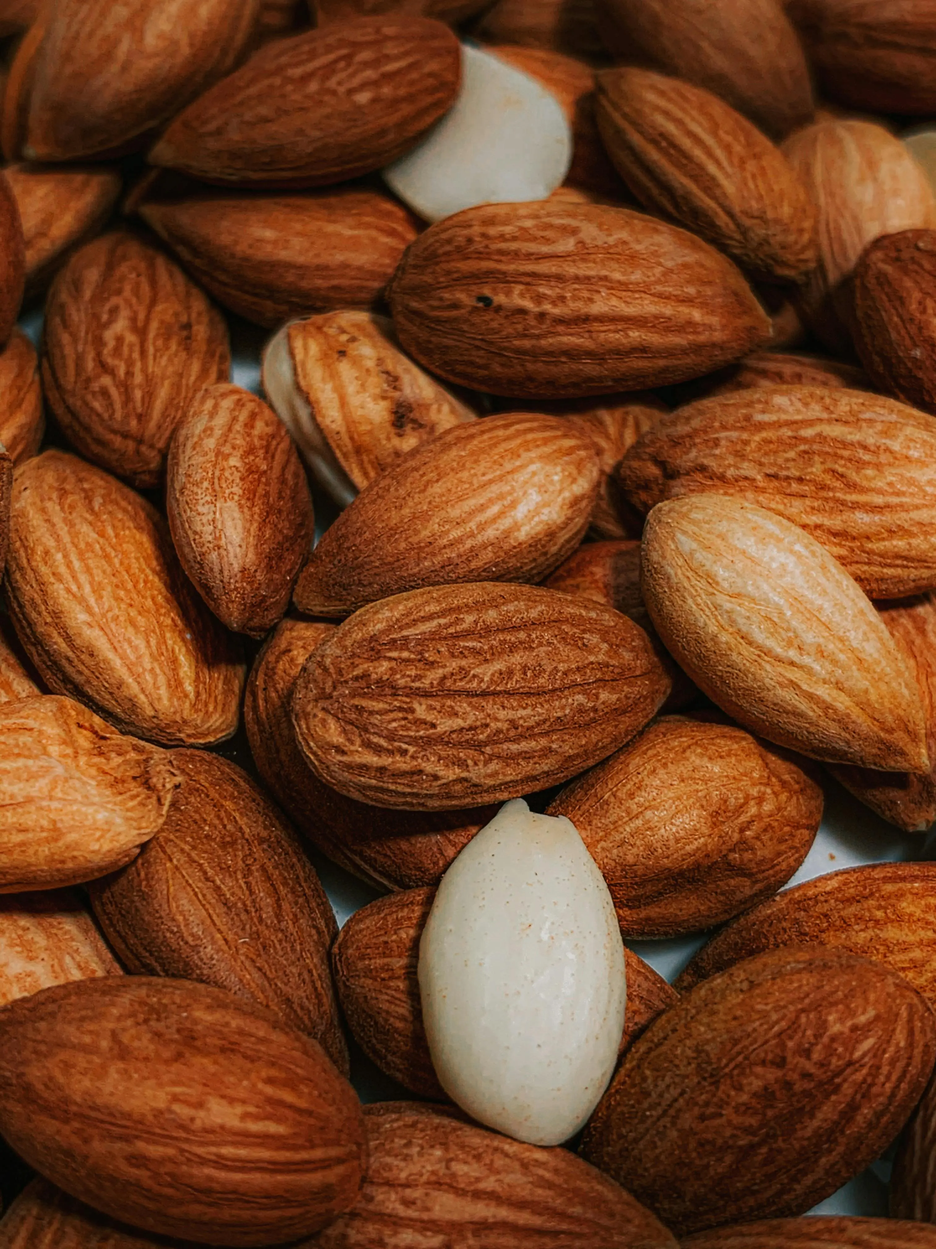Rahasia di Balik Almond: Mengapa Kacang Ini Dinobatkan Sebagai Superfood Paling Populer?