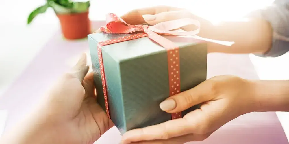 Anti-Mainstream! Tema Tukar Kado Tahun Baru yang Bakal Bikin Suasana Pecah