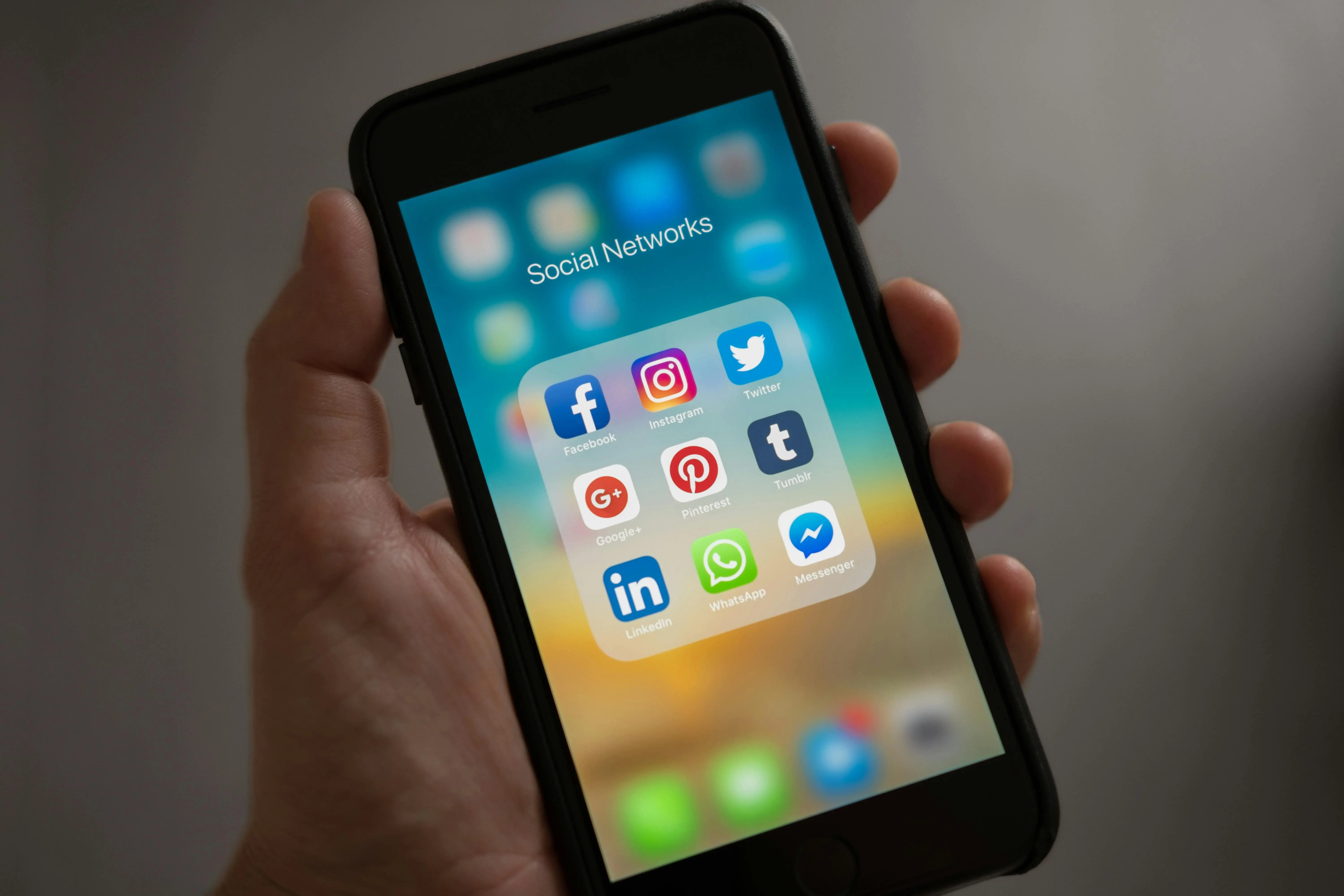 Waspada Jejak Digital, Hindari Memposting Hal-Hal Ini di Malam Pergantian Tahun