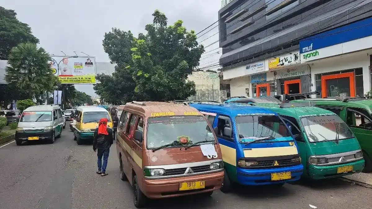 Warga Bandung Siap-siap! Seluruh Angkot Libur Total Selama Malam Tahun Baru 2026