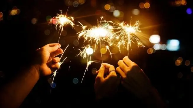 Persiapan Malam Tahun Baru: Hal yang Wajib Dibawa Saat Mengajak Anak ke Pusat Kota