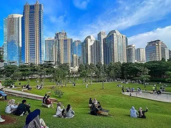 Ide Jalan-Jalan Long Weekend: Keliling Jakarta Cari Spot Estetik Modal MRT Saja!