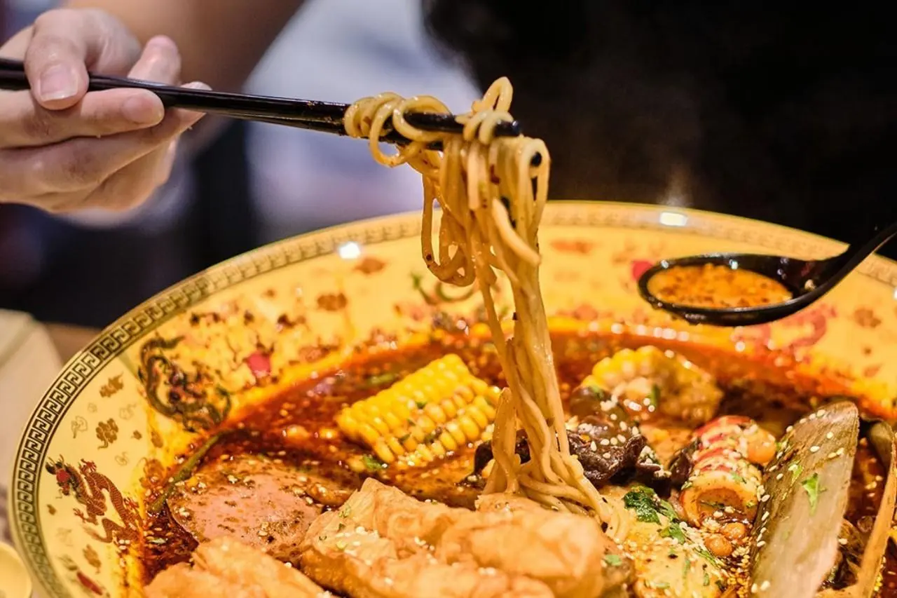 Tips Makan di Dragon Hot Pot: Pilih Kuah Collagen Biar Anak dan Orang Tua Ketagihan