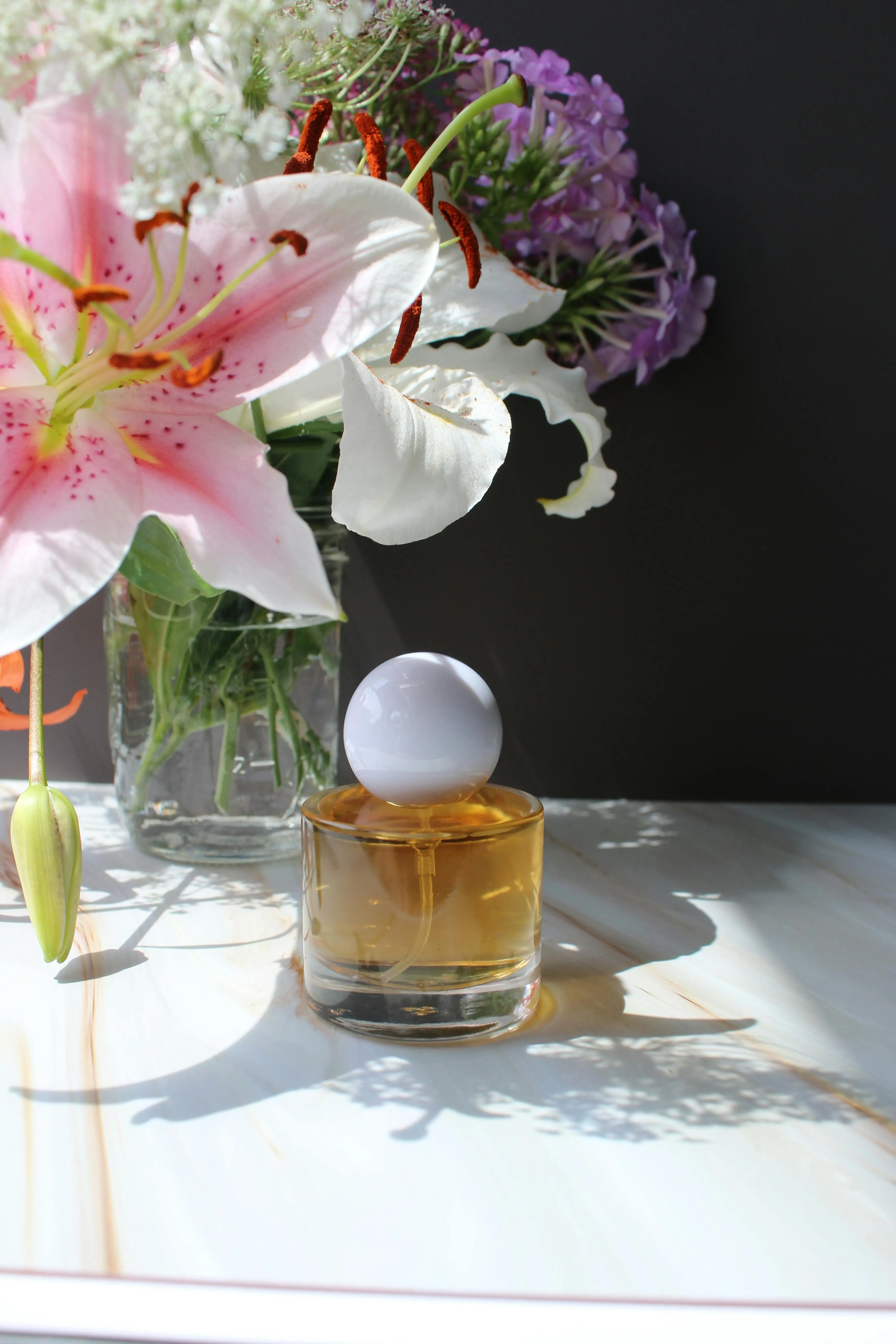 Wangi tapi Berisiko? Menguak Rahasia Kimia di Balik Botol Parfum Kesayangan Anda