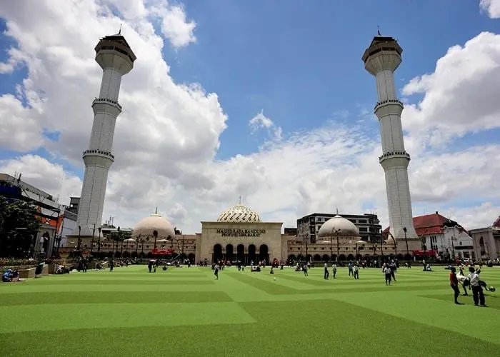 Siap Jadi Pusat Euforia, Alun-Alun Bandung Dibuka Terbatas untuk Perayaan Tahun Baru 2026!
