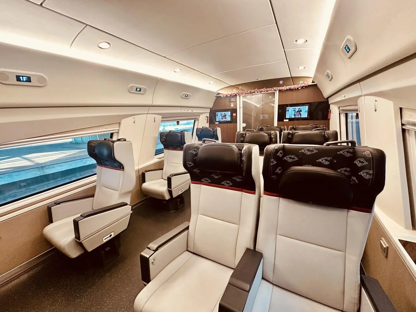 Review Kereta Sleeper Luxury: Solusi Perjalanan Jauh Anti Pegal dengan Fasilitas Hotel Berbintang