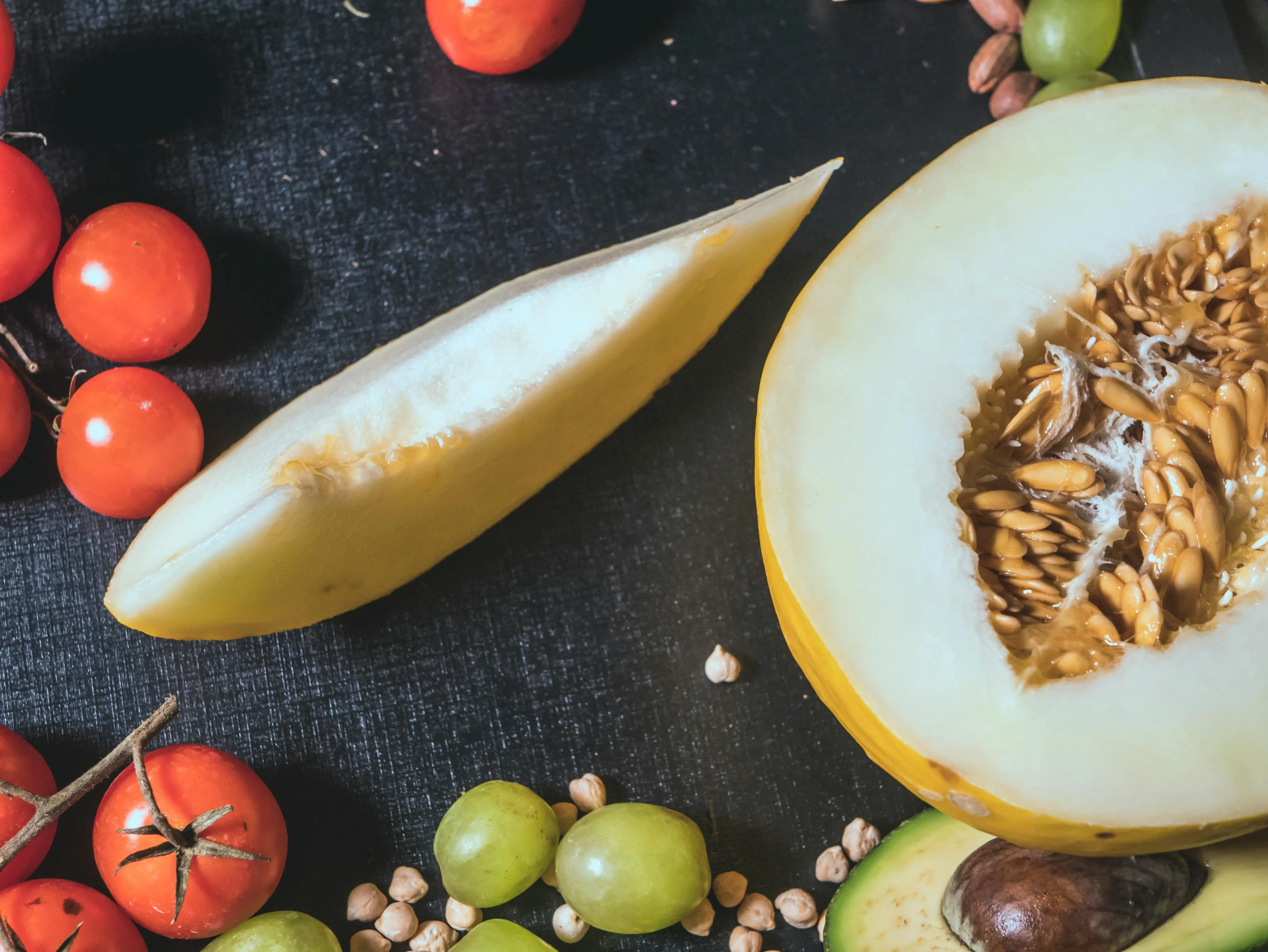 Menguak Identitas Asli Melon: Benarkah Masih Berkerabat Dekat dengan Timun?