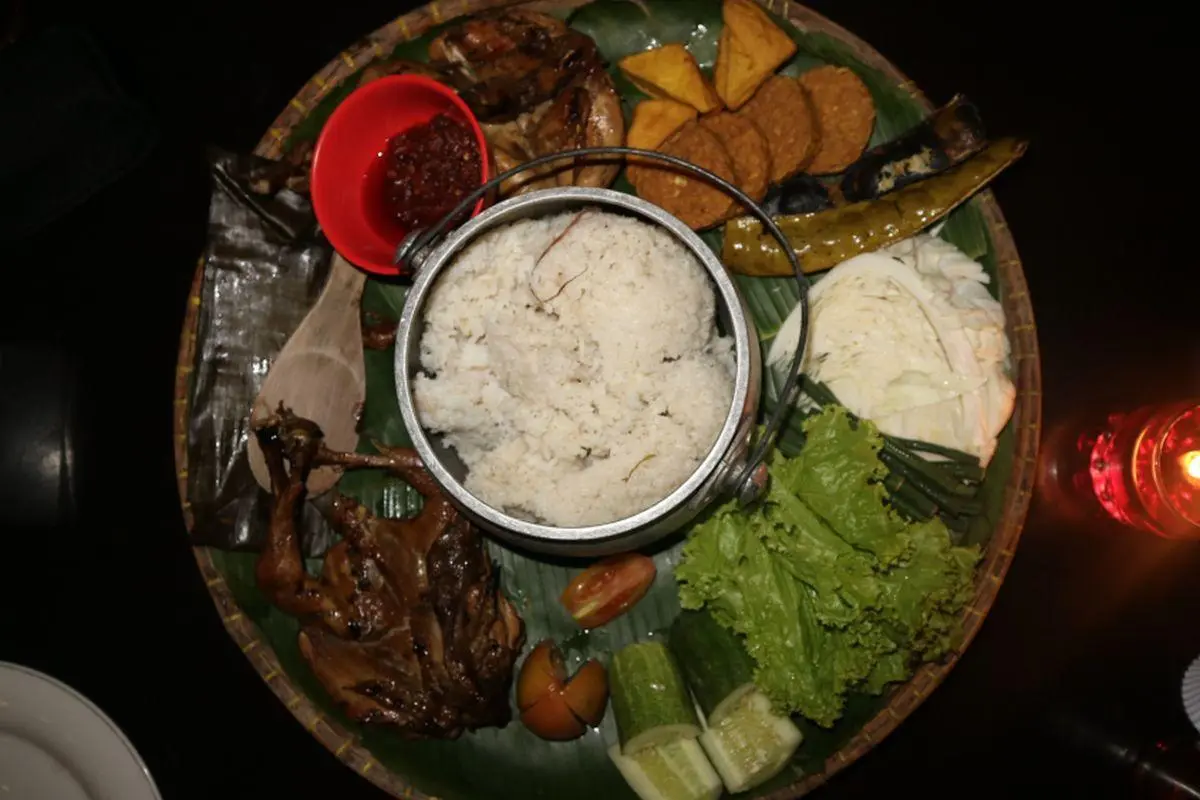 Bikin Nasi Liwet Pulen dan Wangi ala Cibiuk Garut, Rahasianya Ada di Teknik Menumis Bumbunya!