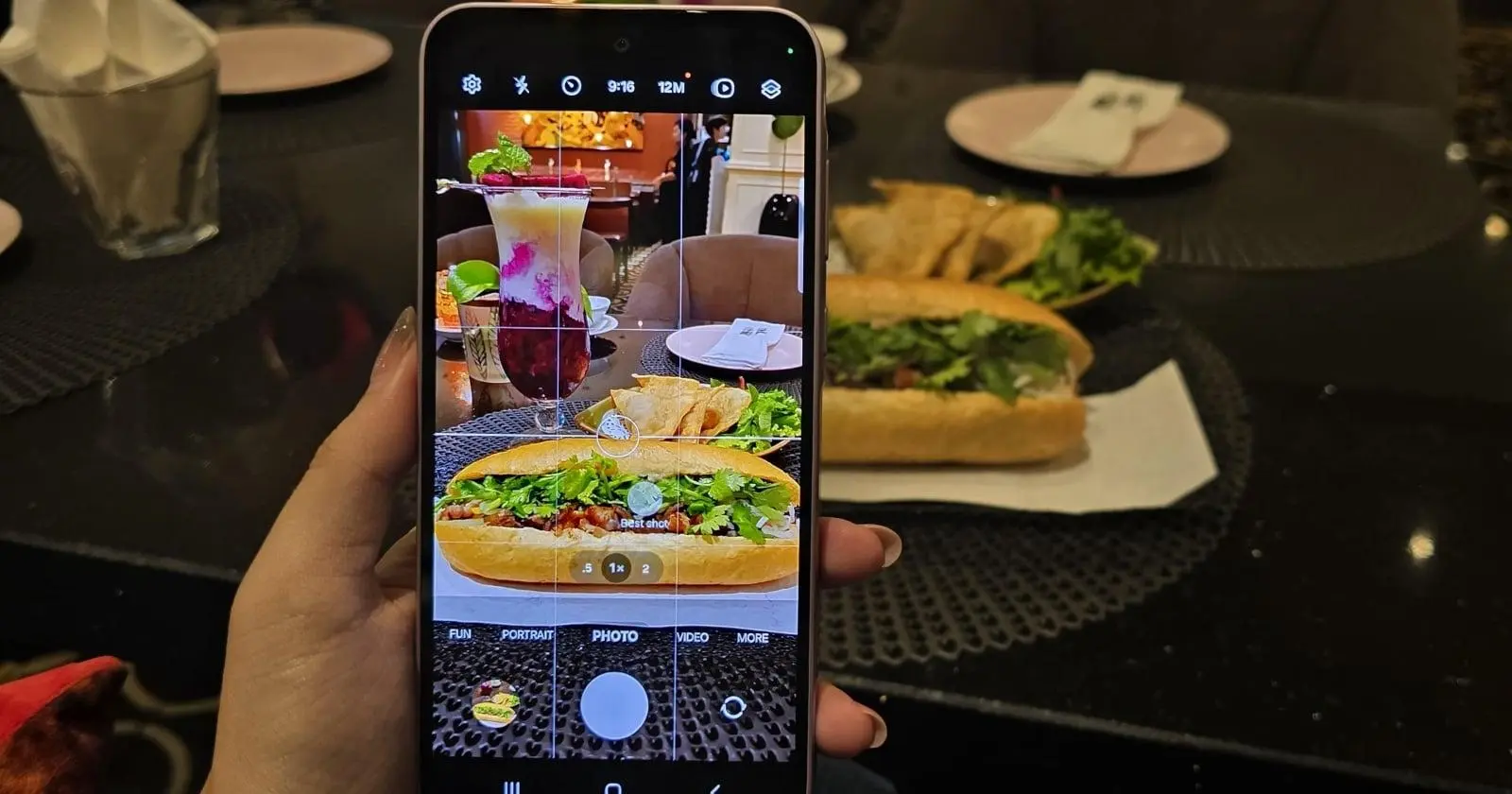Rahasia Food Vlogger: Cara Mudah Bikin Foto Makanan Bokeh Profesional Pakai HP untuk Review Kuliner