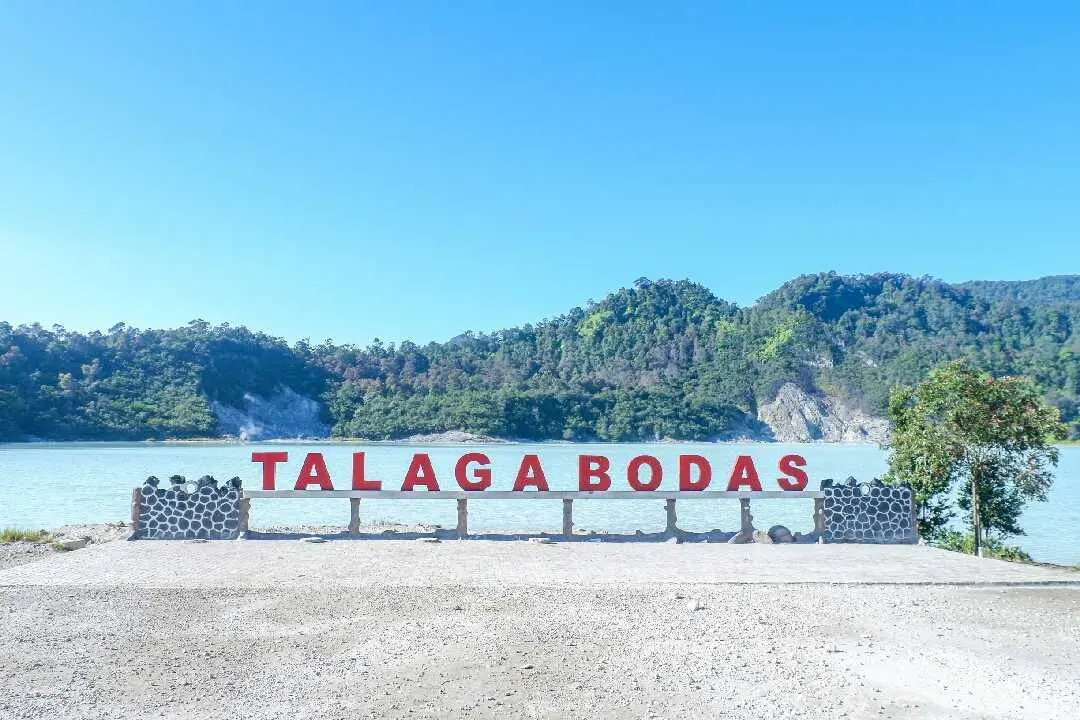 Tak Hanya Pemandangan, Kawah Talaga Bodas Jadi Incaran Wisatawan untuk Terapi Air Belerang di Alam Terbuka