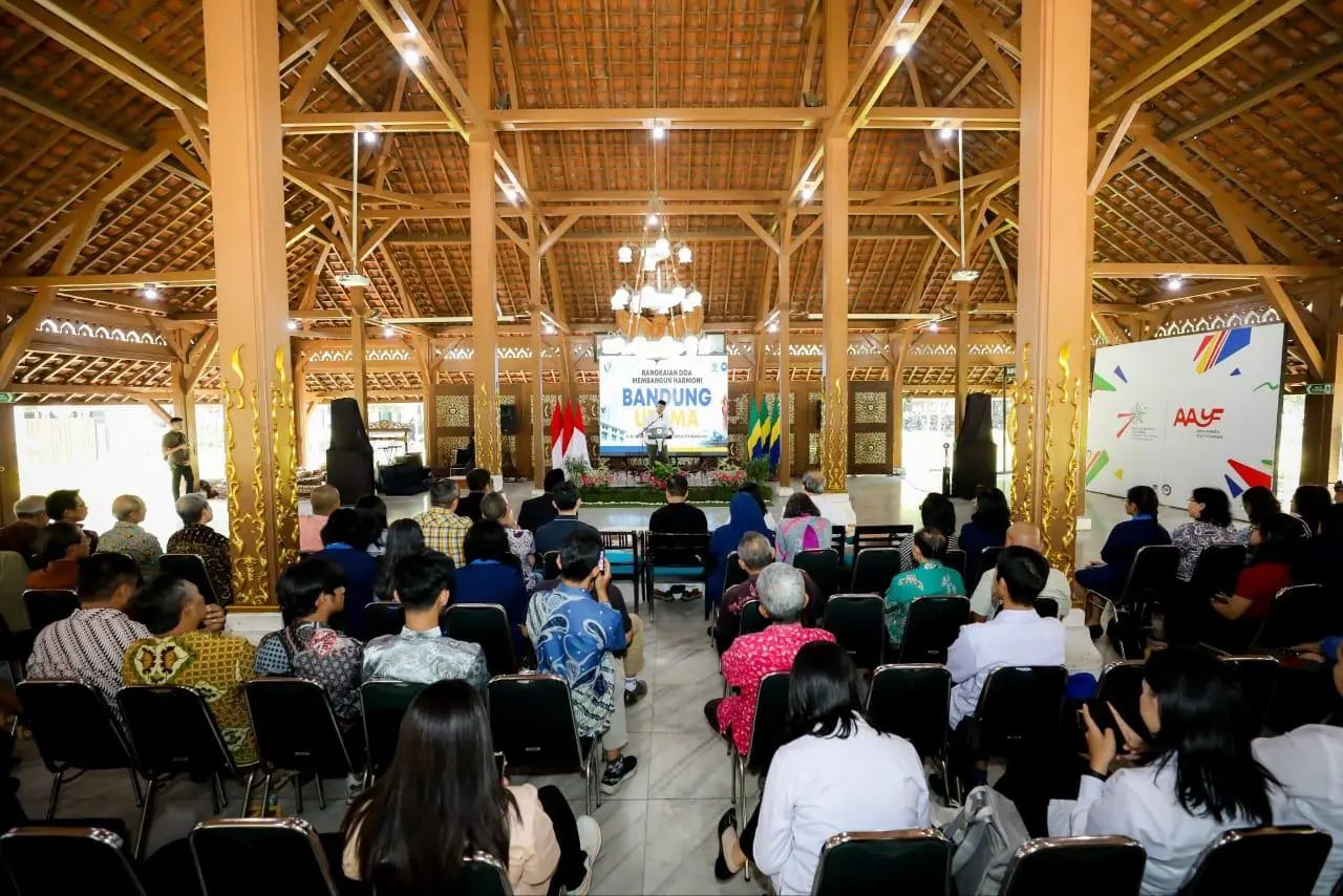 Harmoni di Pendopo: Pastor Aloysius Wahyu Apresiasi Doa Bersama Lintas Iman di Kota Bandung