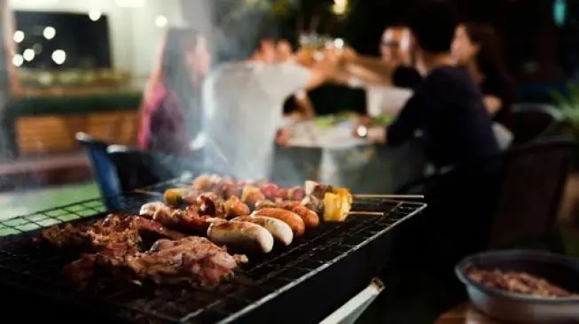 Tips Pesta Bakar-Bakaran Hemat: Cara Makan Enak di Malam Tahun Baru Tanpa Kuras Kantong