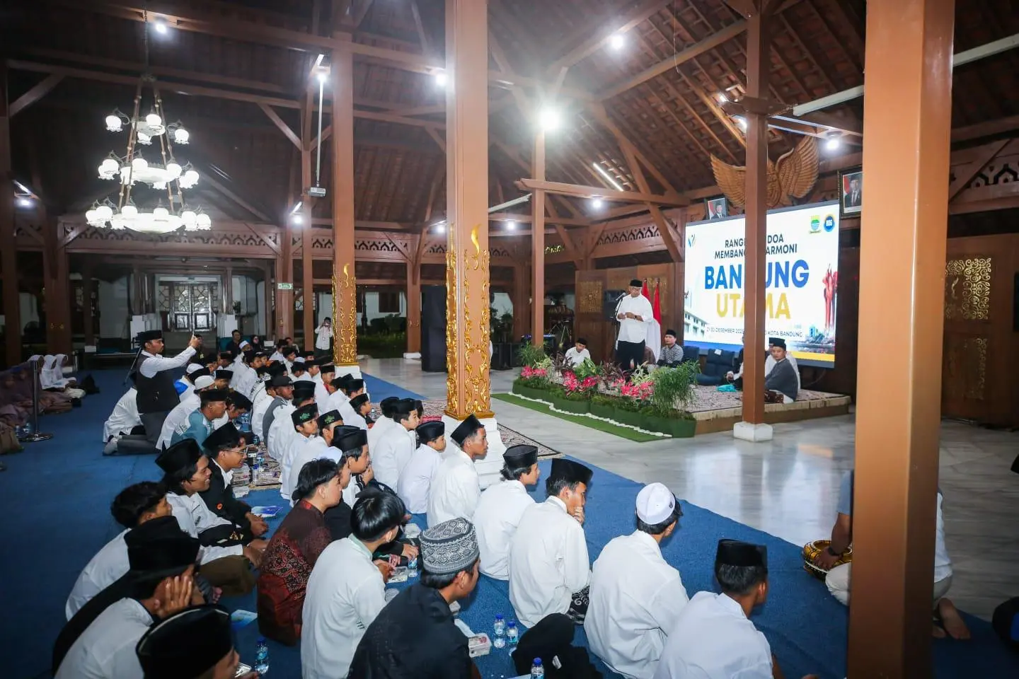 Bandung Bermunajat: Wali Kota Farhan Ajak Warga Tutup Tahun 2025 dengan Syukur