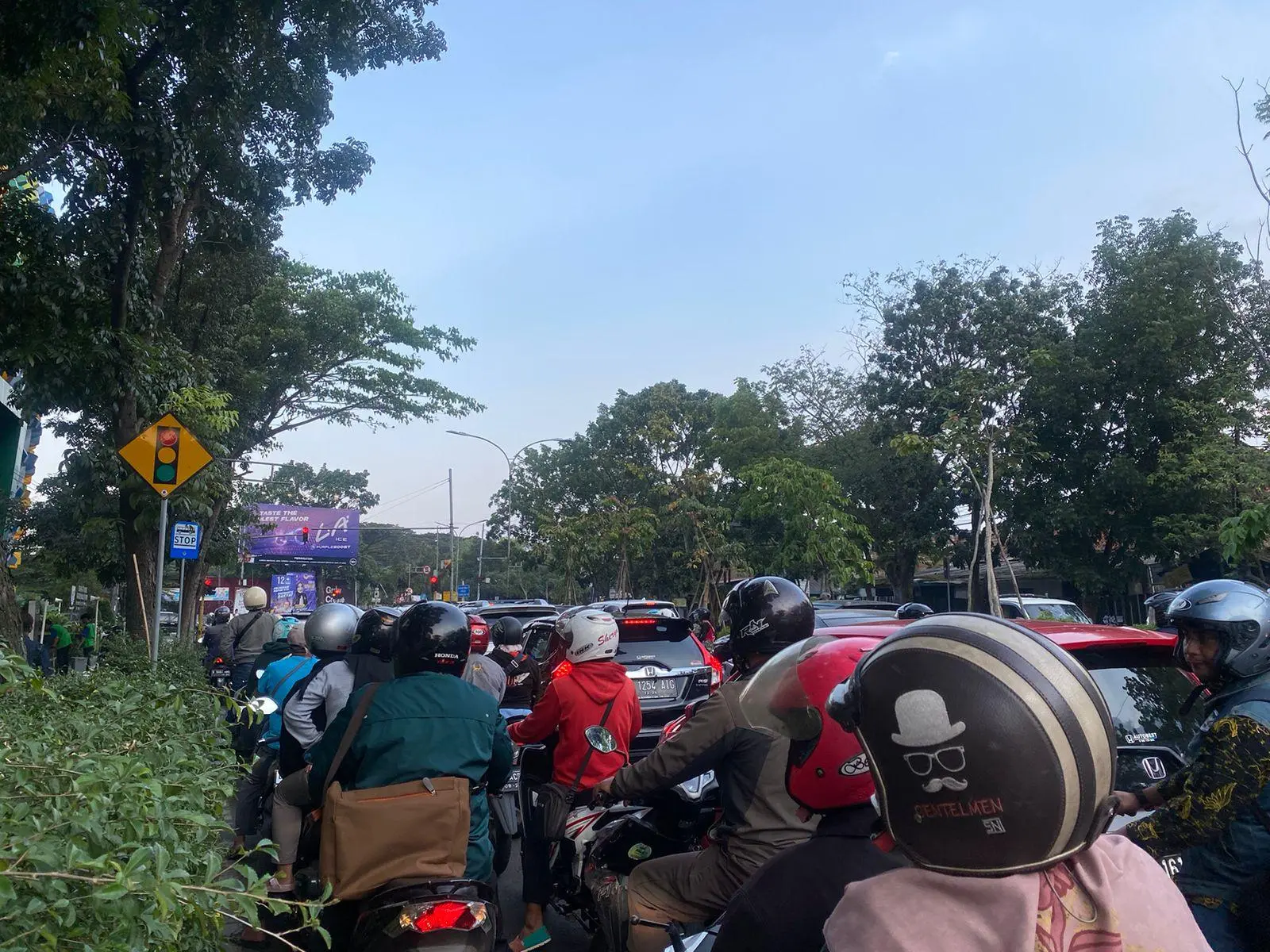 Jelang Libur Natal, Arus Kendaraan Menuju Bandung Mulai Meningkat dan Padat